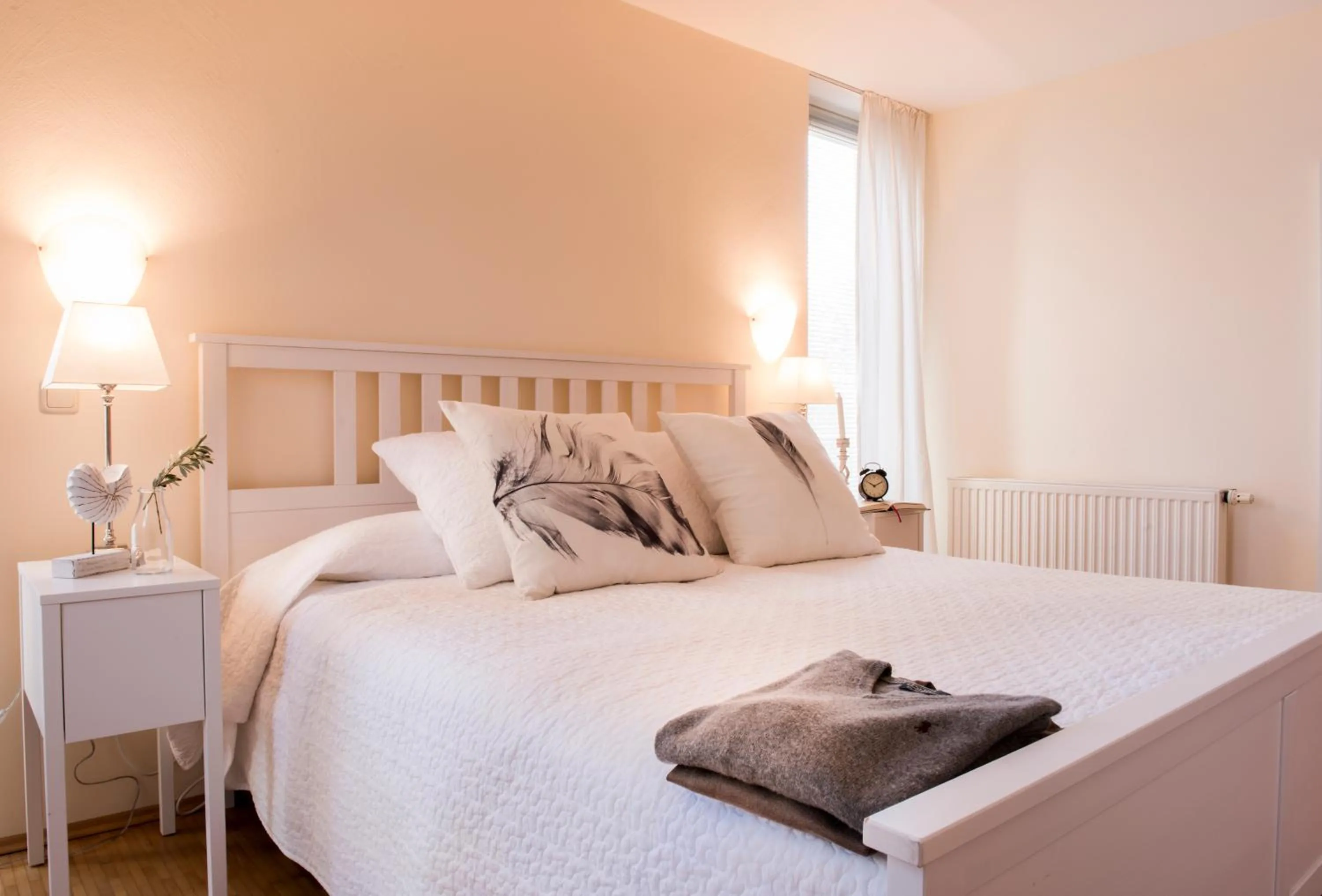 Bedroom, Bed in Parkside Apartment House