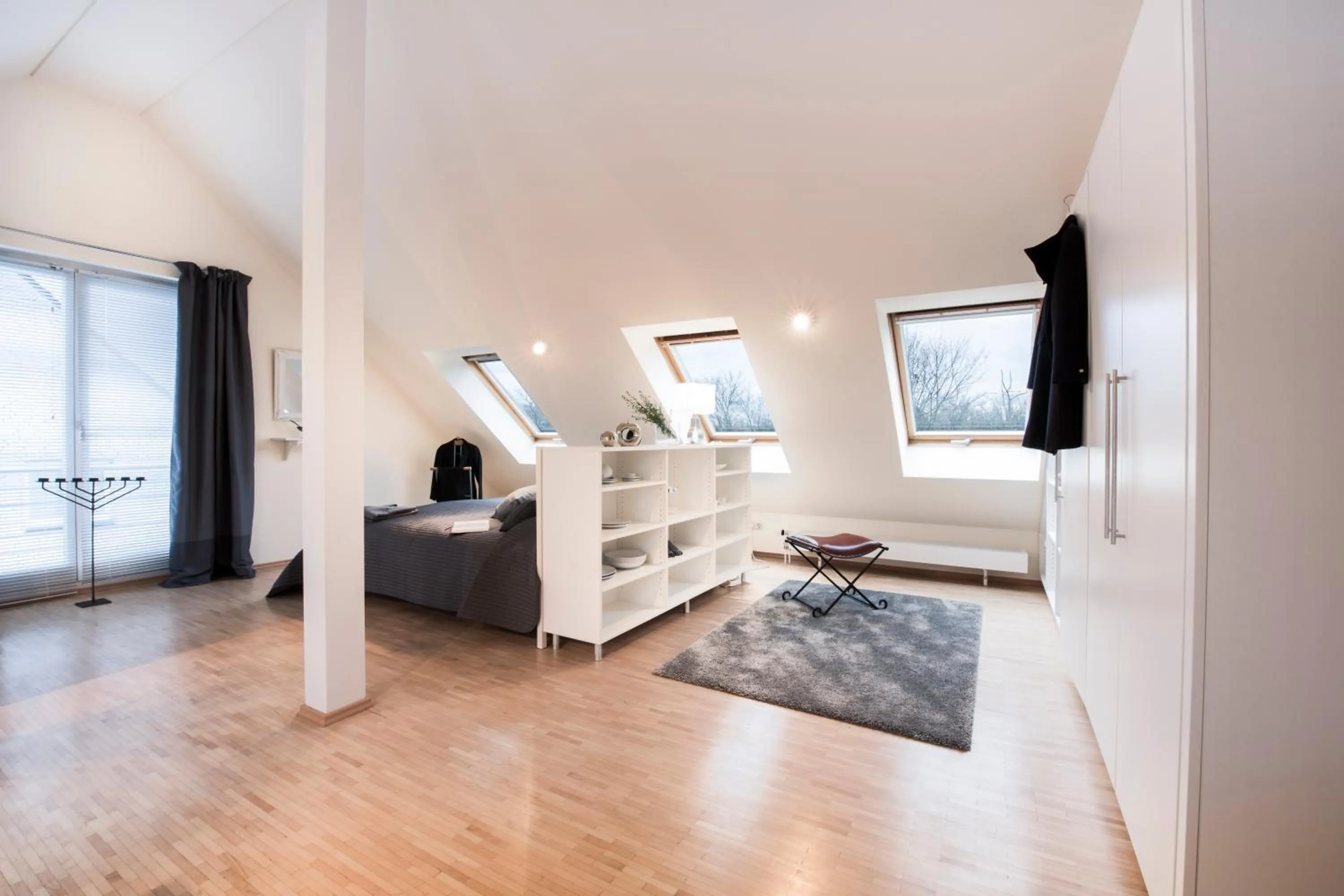 Photo of the whole room, Bed in Parkside Apartment House