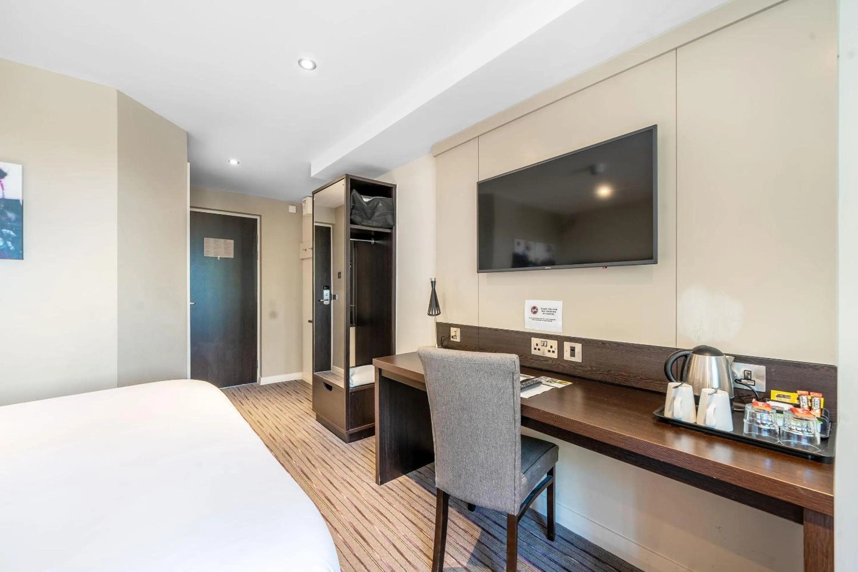 Bedroom, Bed in Sidcot Arms