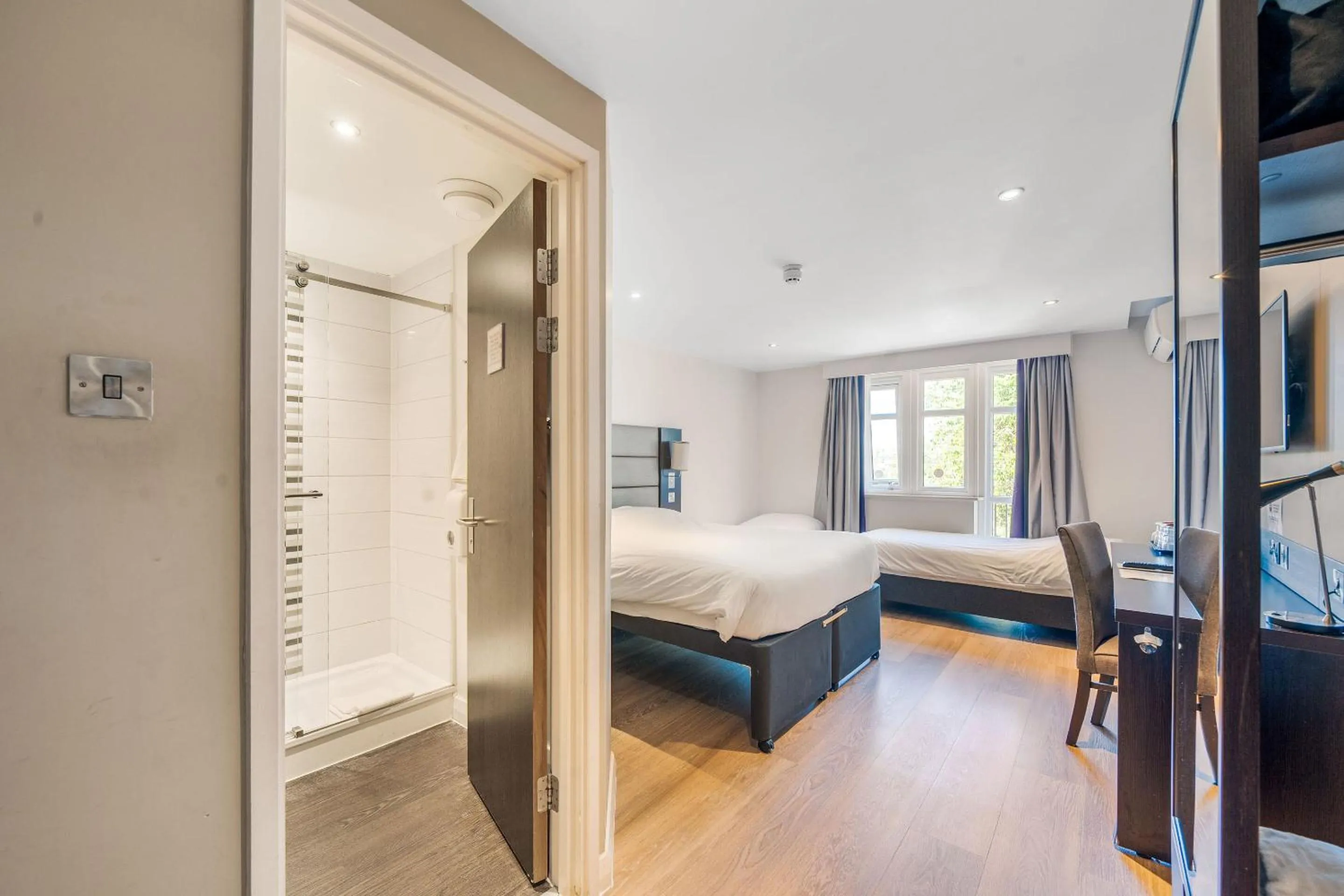 Bedroom, Bed in Sidcot Arms