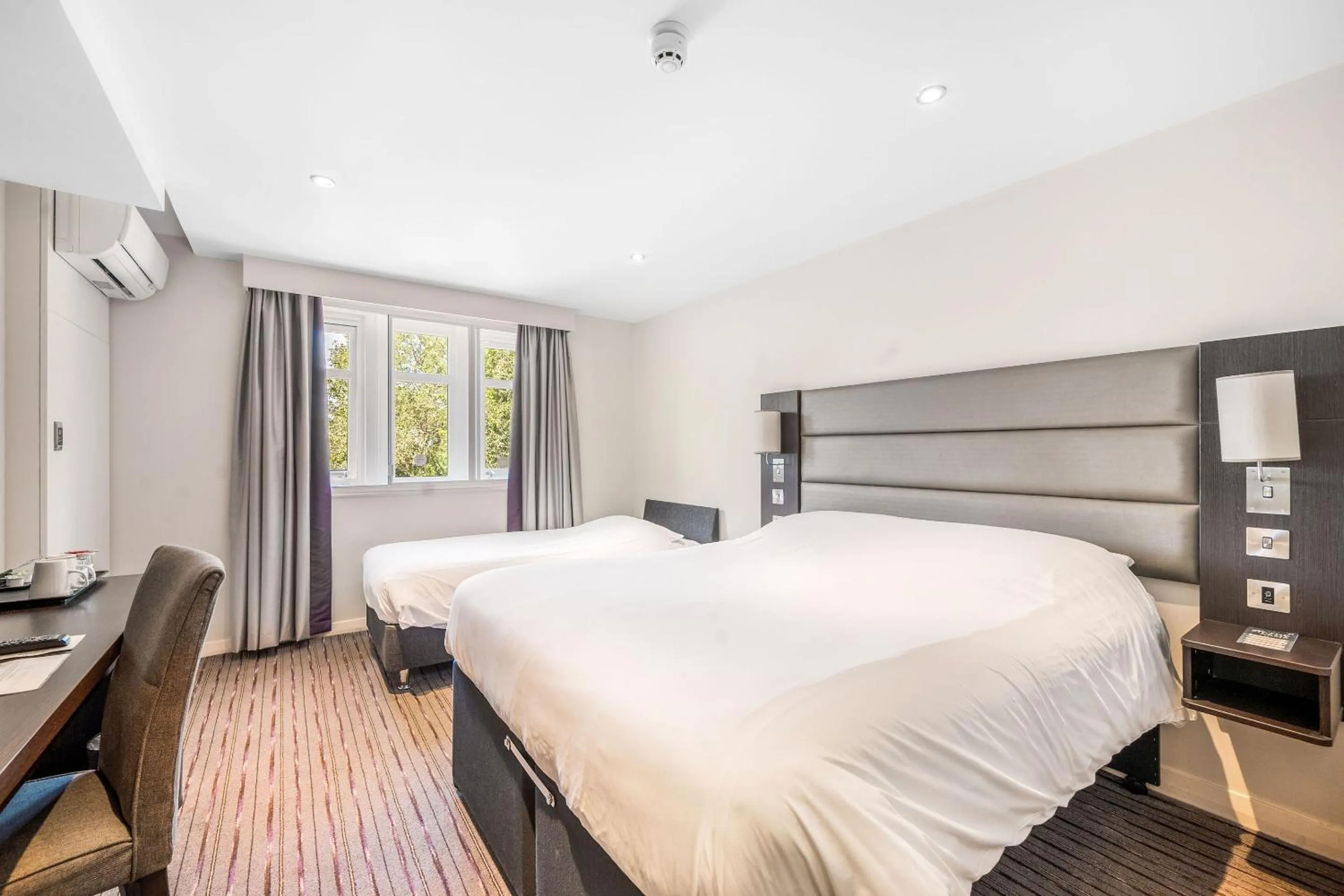 Bedroom, Bed in Sidcot Arms