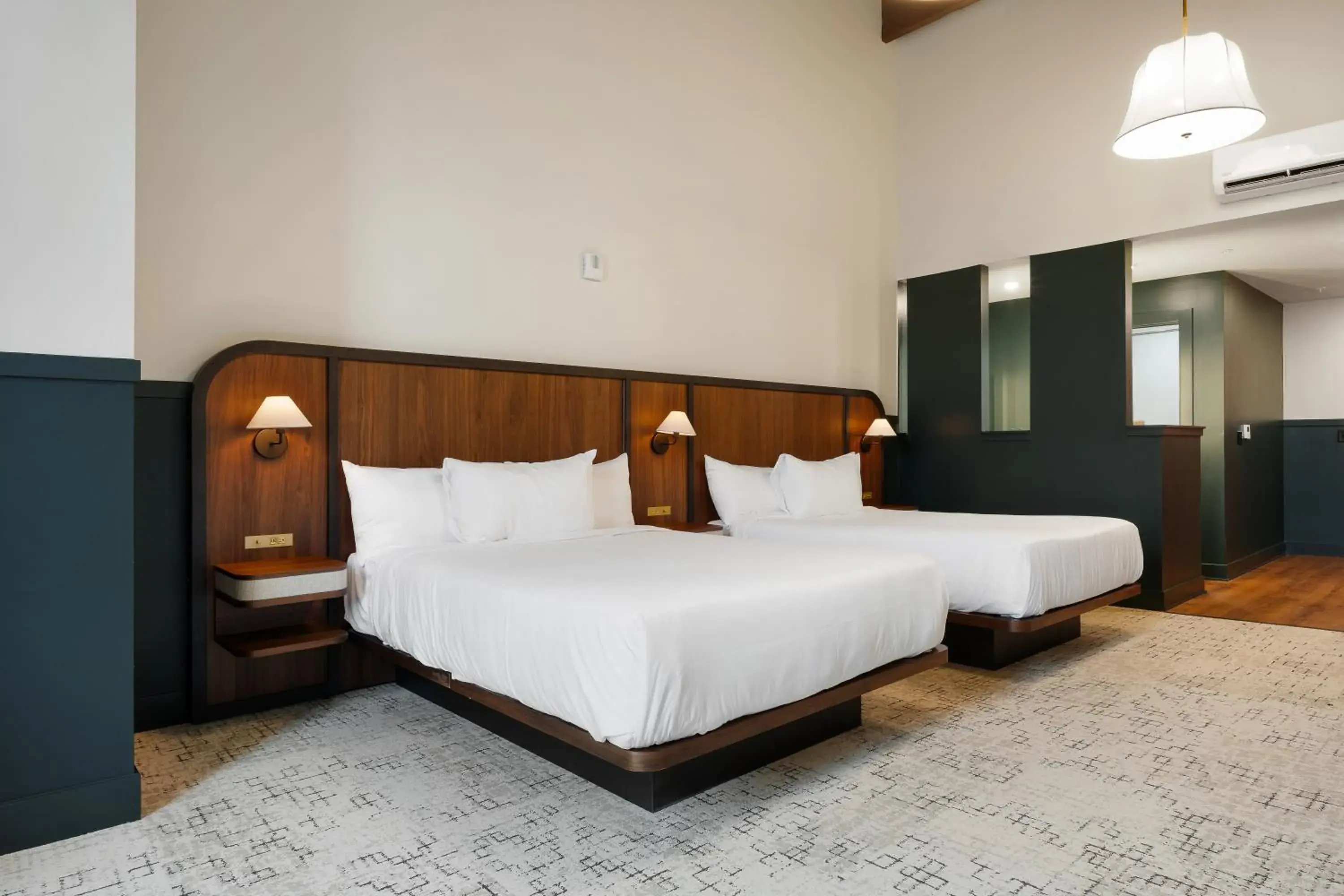 Large Double Room in The Delegate Hotel Large Double Room in The Delegate Hotel