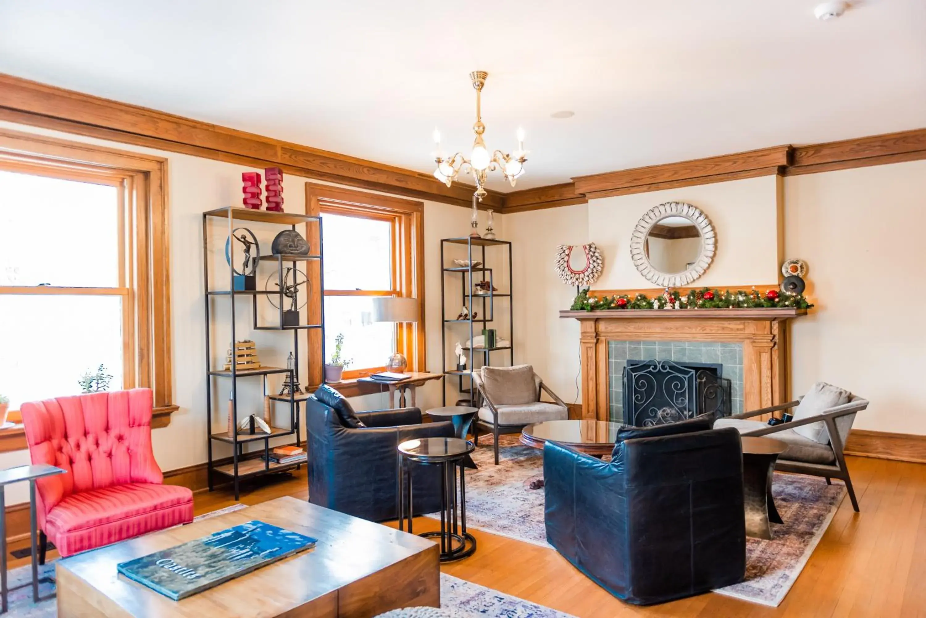 Living room in Inn at 835 Boutique Hotel Living room in Inn at 835 Boutique Hotel