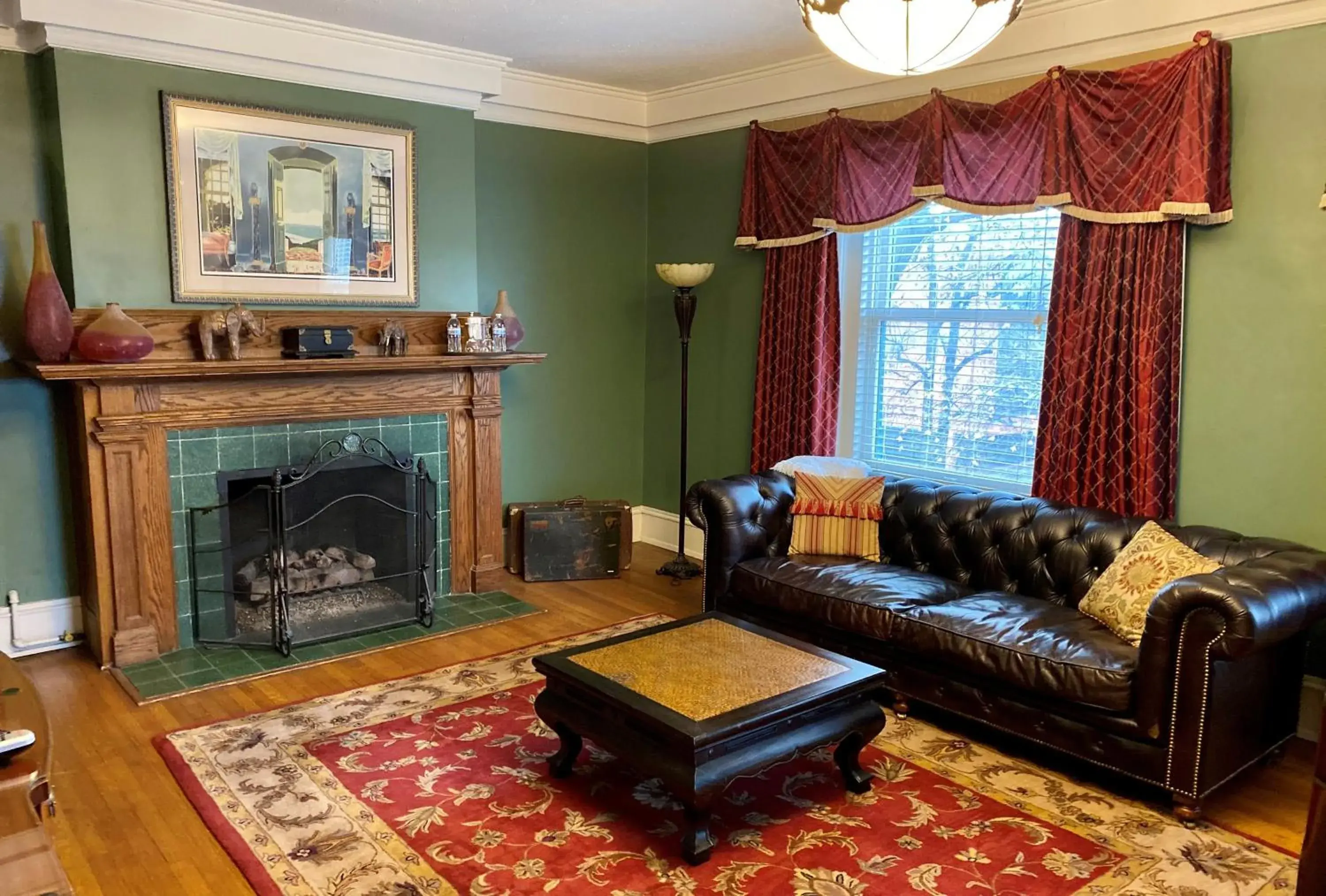 Seating area in Inn at 835 Boutique Hotel Seating area in Inn at 835 Boutique Hotel