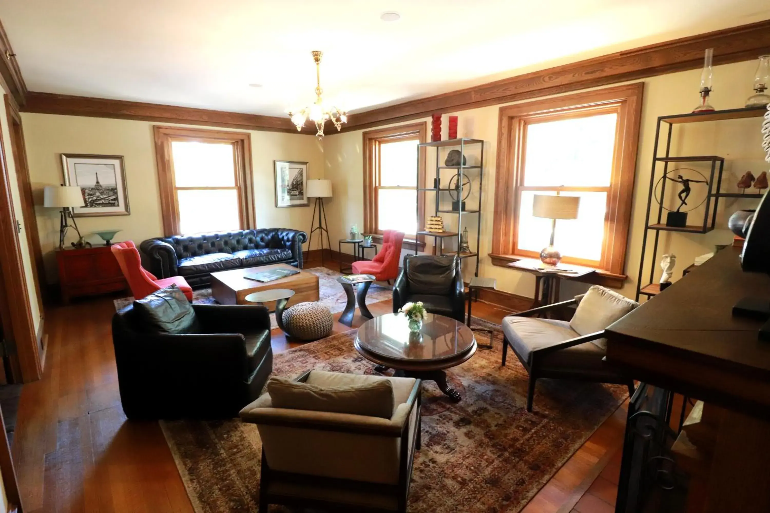 Living room in Inn at 835 Boutique Hotel Living room in Inn at 835 Boutique Hotel