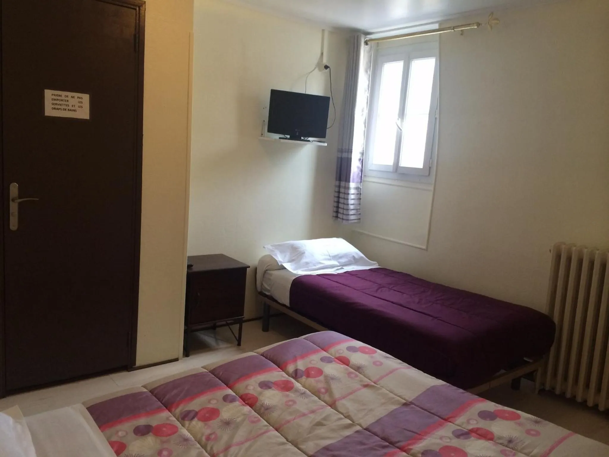 Bedroom, Bed in Hotel Restaurant Tokyo