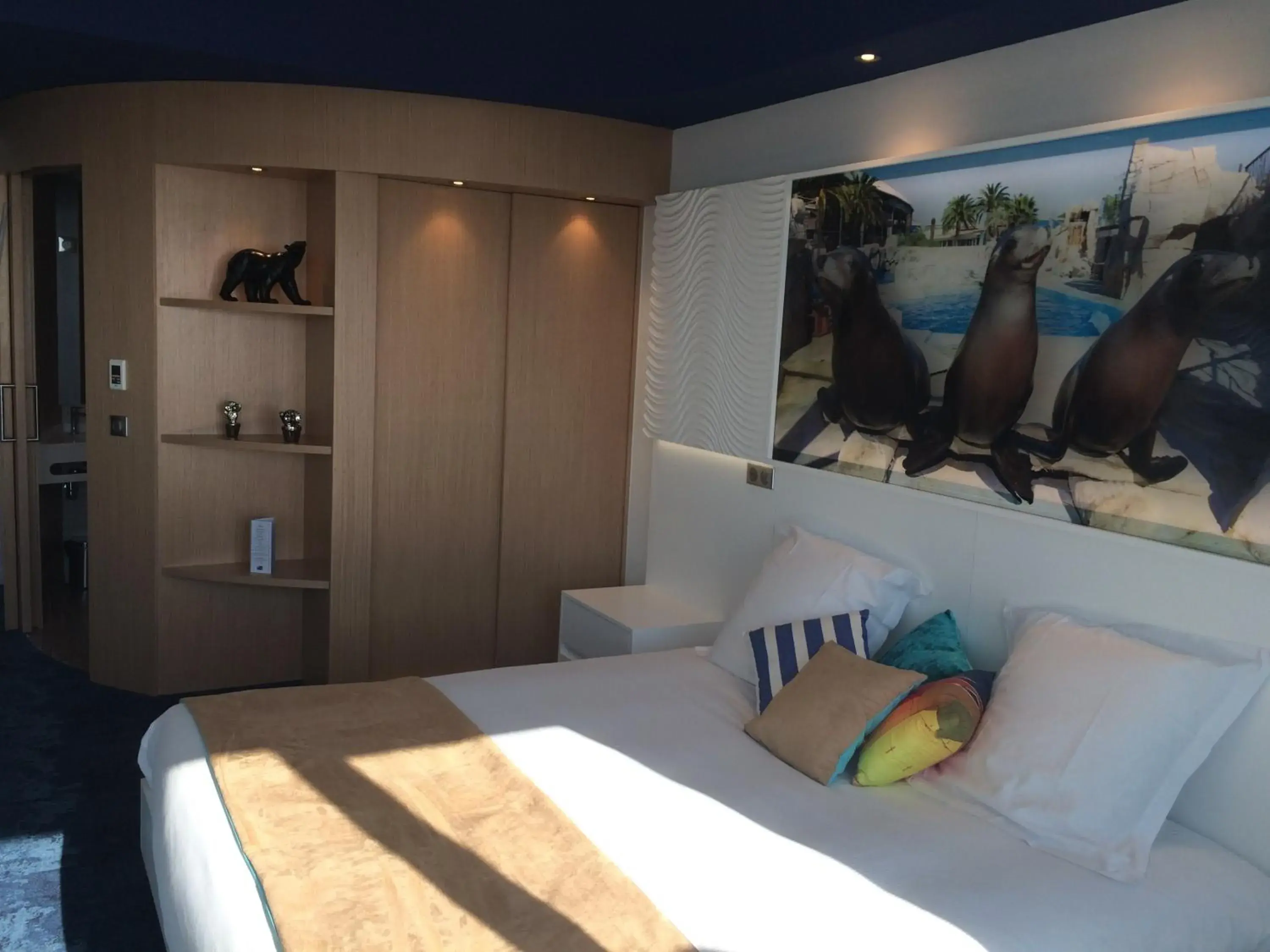 Decorative detail, Bed in SoBlue Hôtel Decorative detail, Bed in SoBlue Hôtel