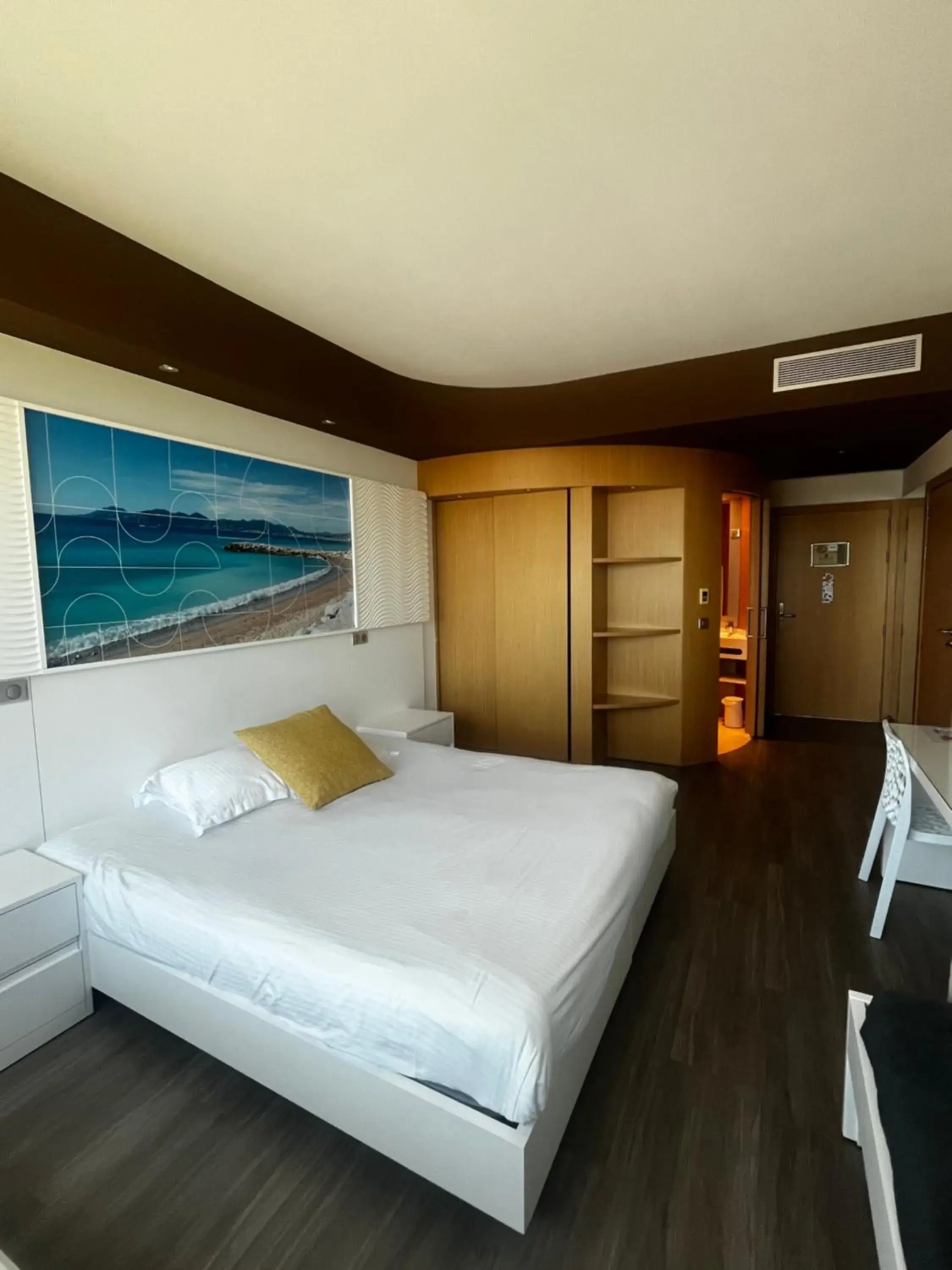 Bedroom, Bed in SoBlue Hôtel Bedroom, Bed in SoBlue Hôtel