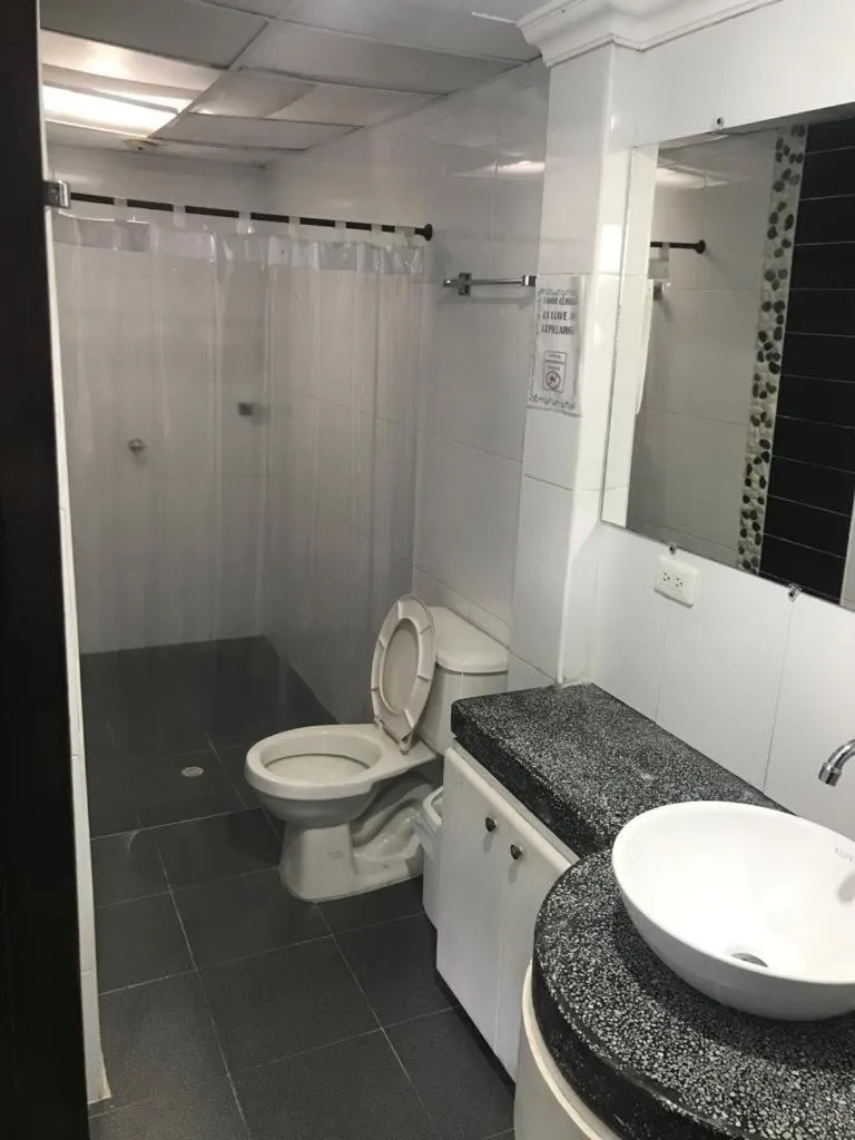 Bathroom in Hotel Colonial - Salamina Caldas