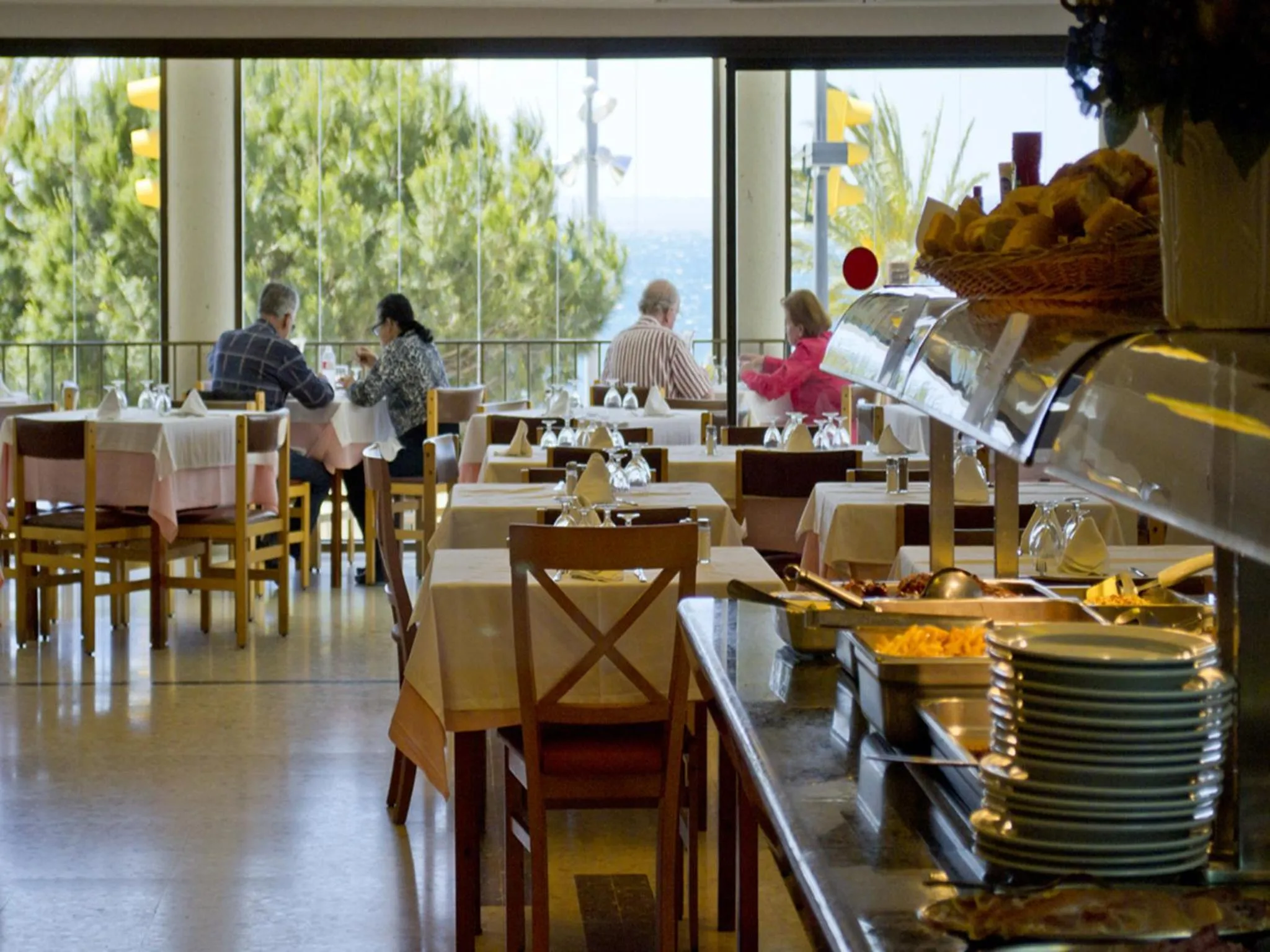Restaurant/places to eat in Hotel Parc