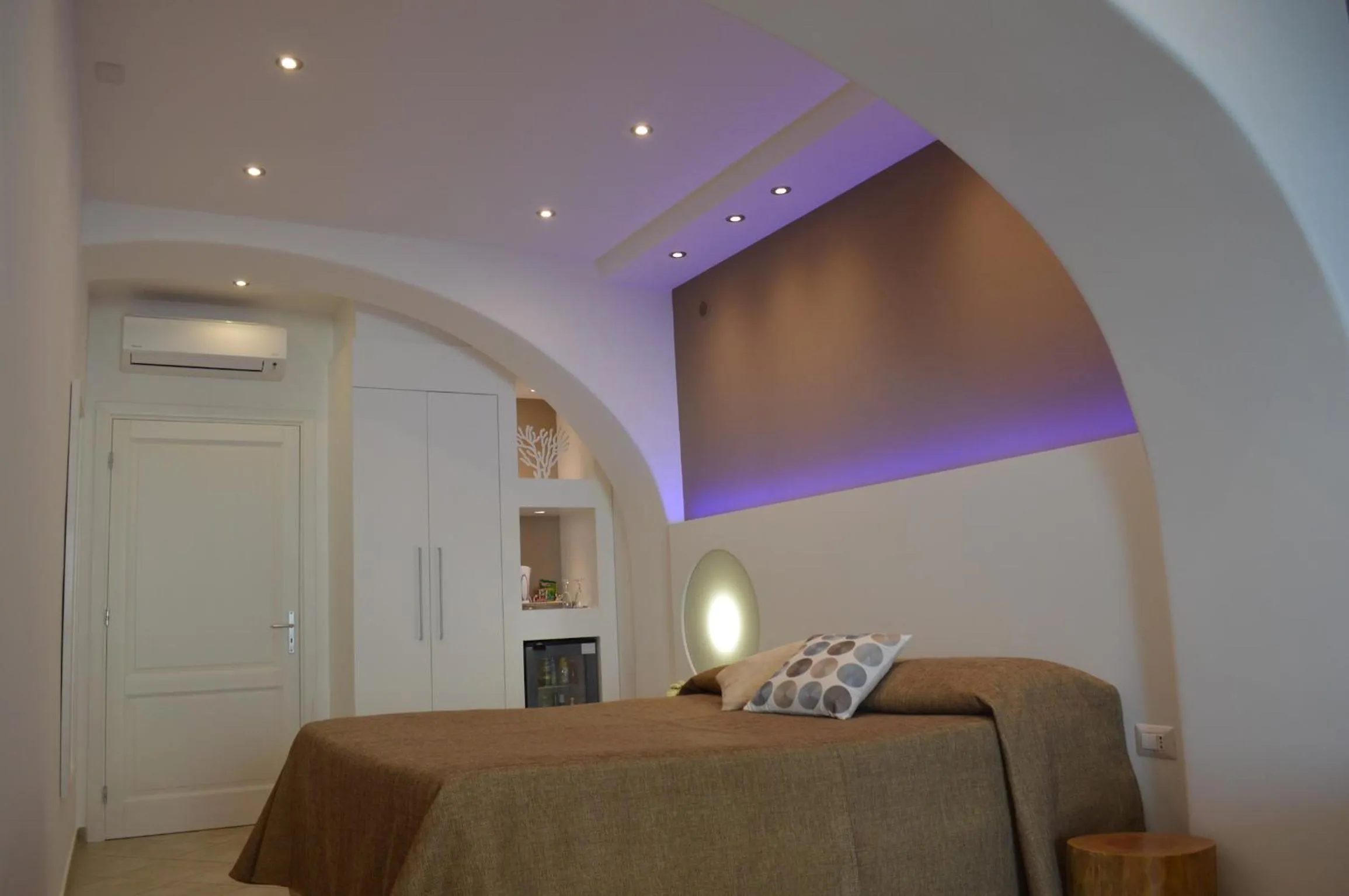 Photo of the whole room, Bed in 'A Alera Room & Breakfast