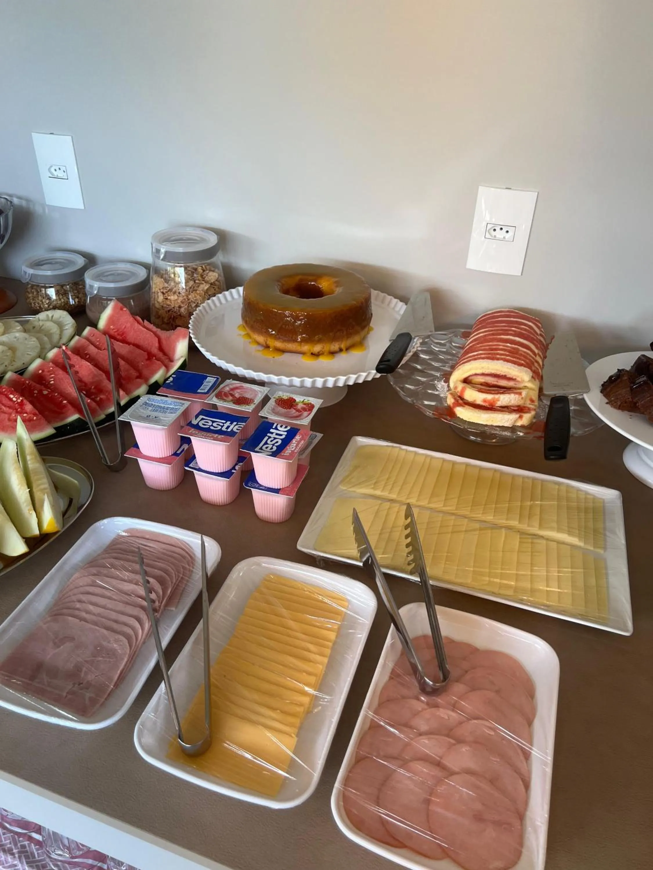 Buffet breakfast in Pousada Águas de 4 Ilhas