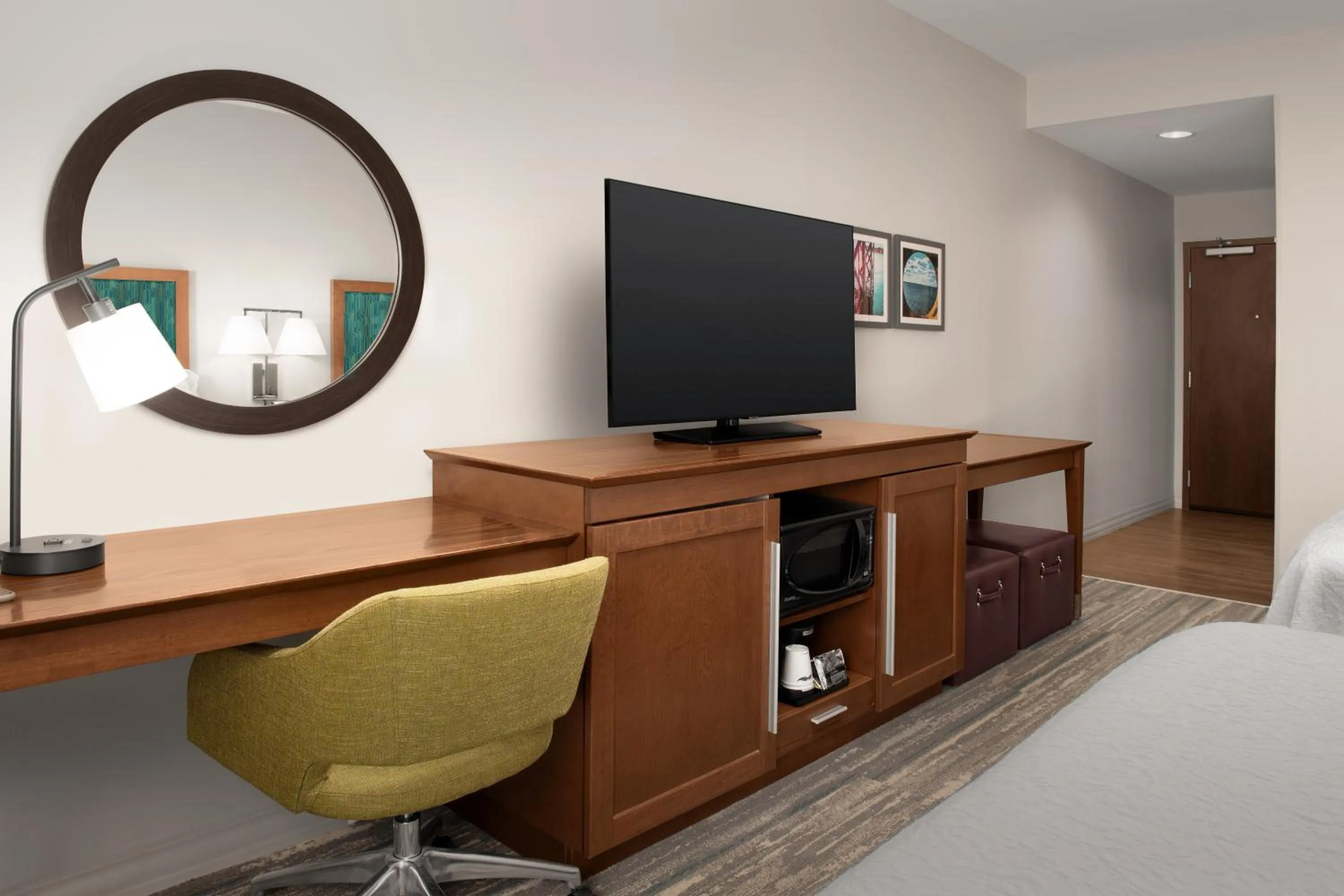 TV and multimedia in Hampton Inn & Suites Orangeburg, SC