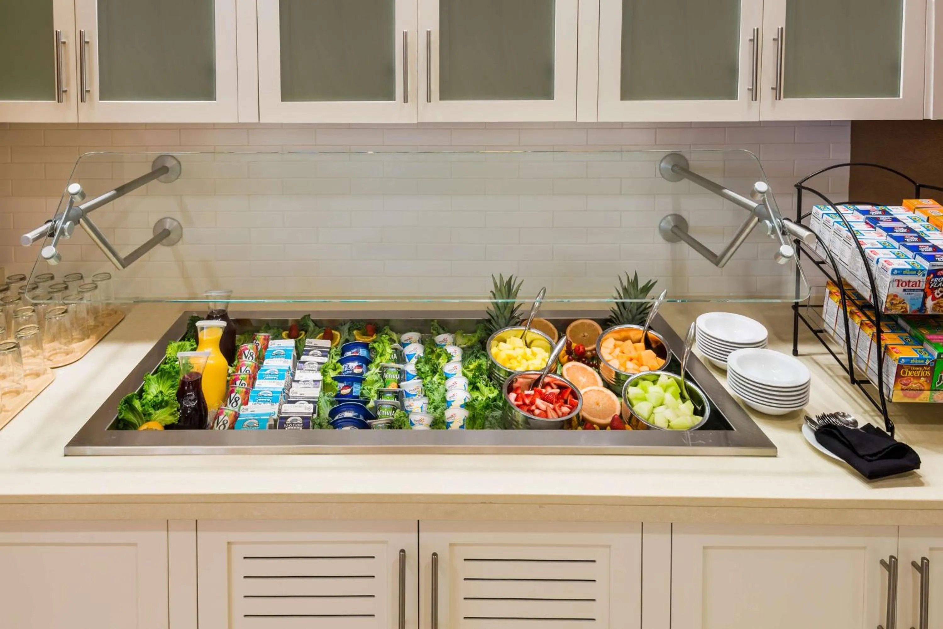 Dining area in Hilton Garden Inn Wayne