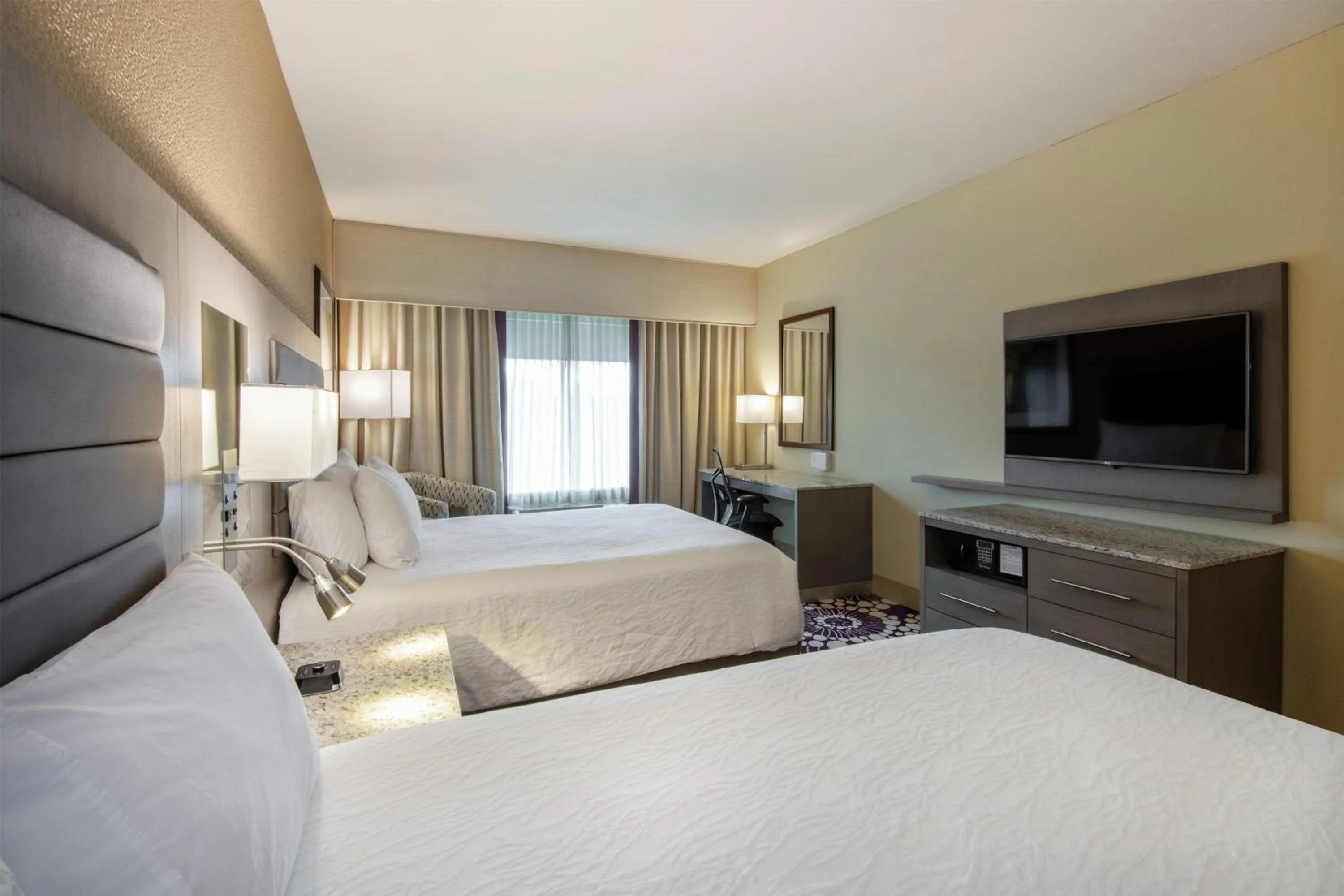 Bedroom, Bed in Hilton Garden Inn Raleigh/Crabtree Valley