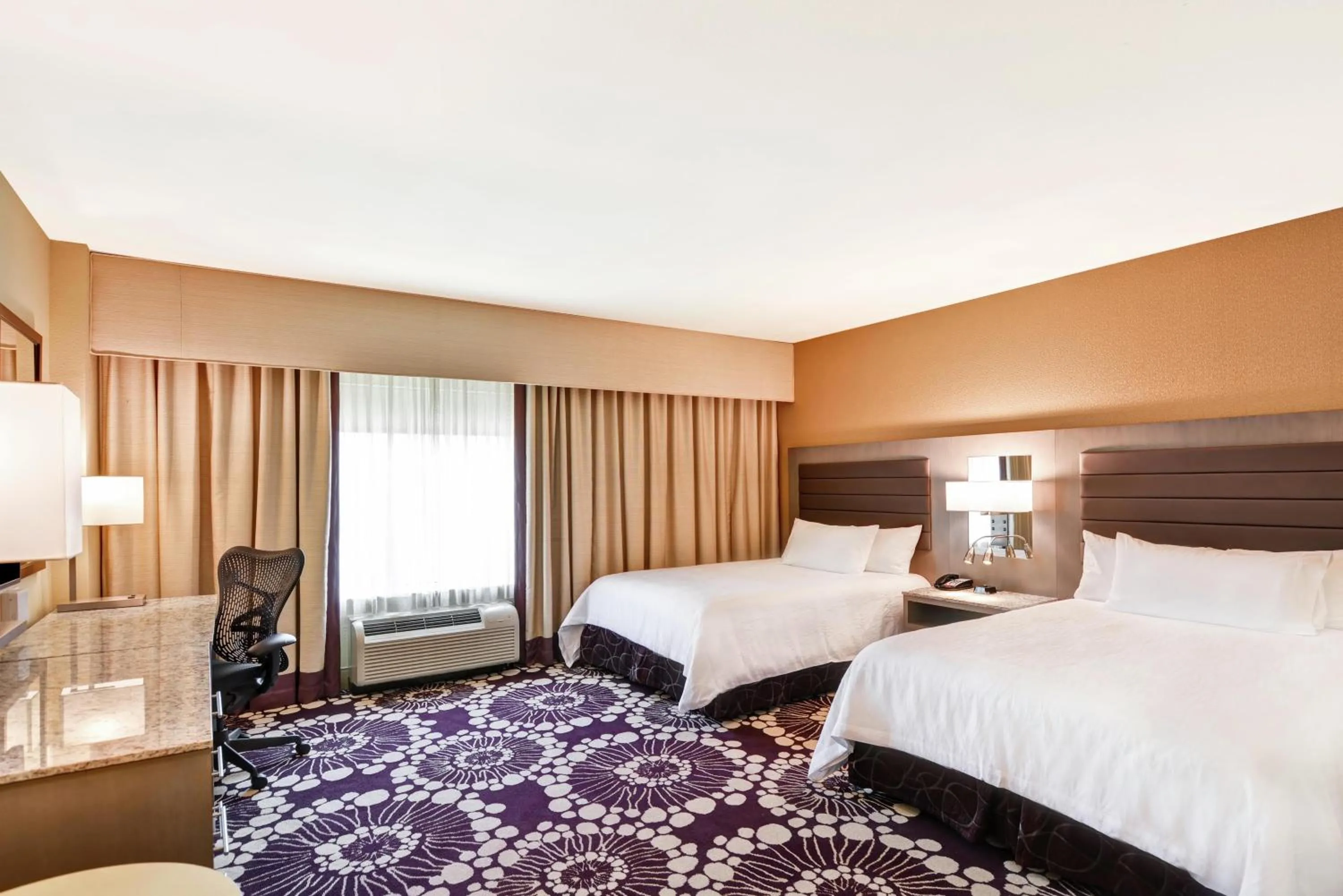 Bed in Hilton Garden Inn Raleigh/Crabtree Valley