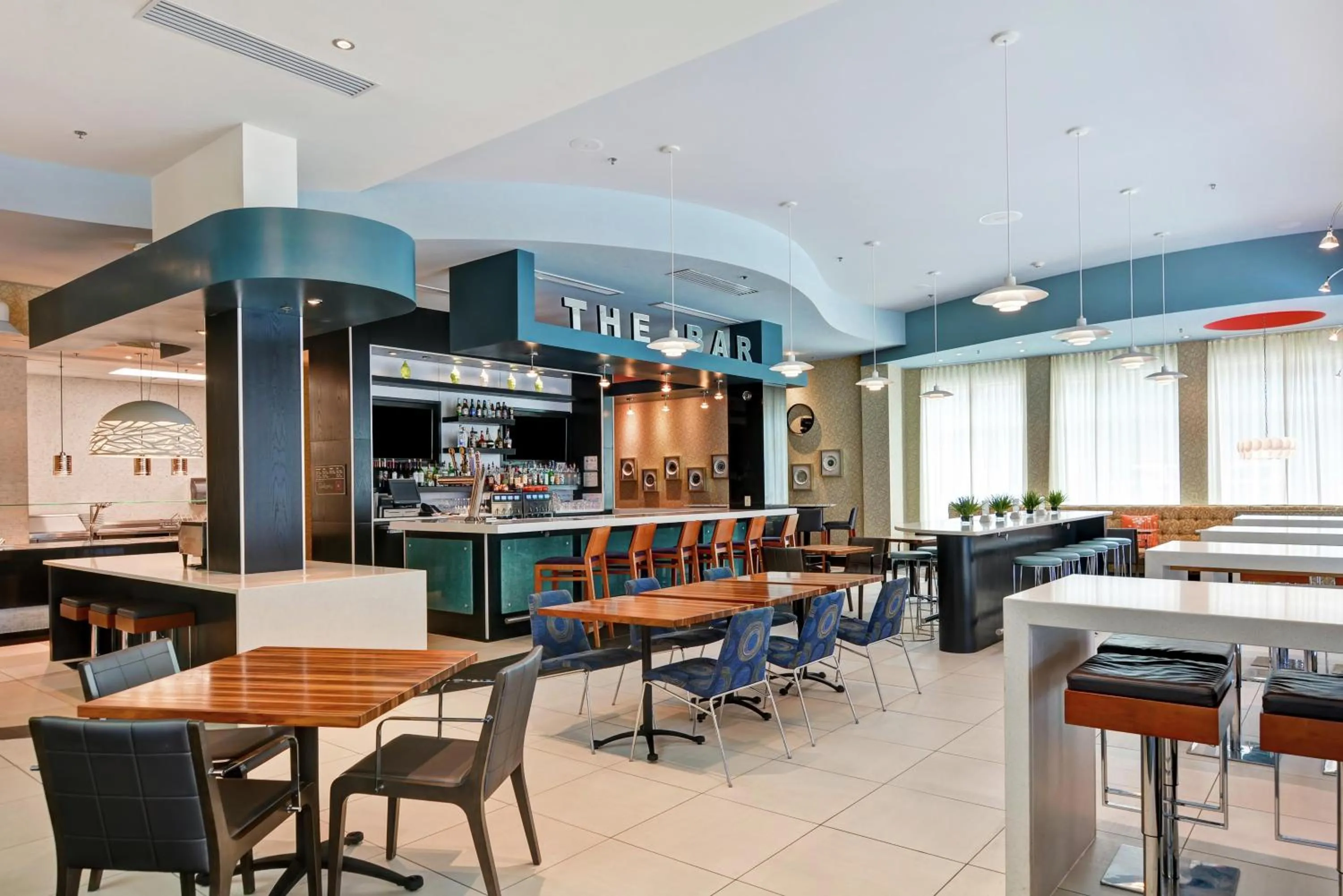 Dining area in Hilton Garden Inn Raleigh/Crabtree Valley
