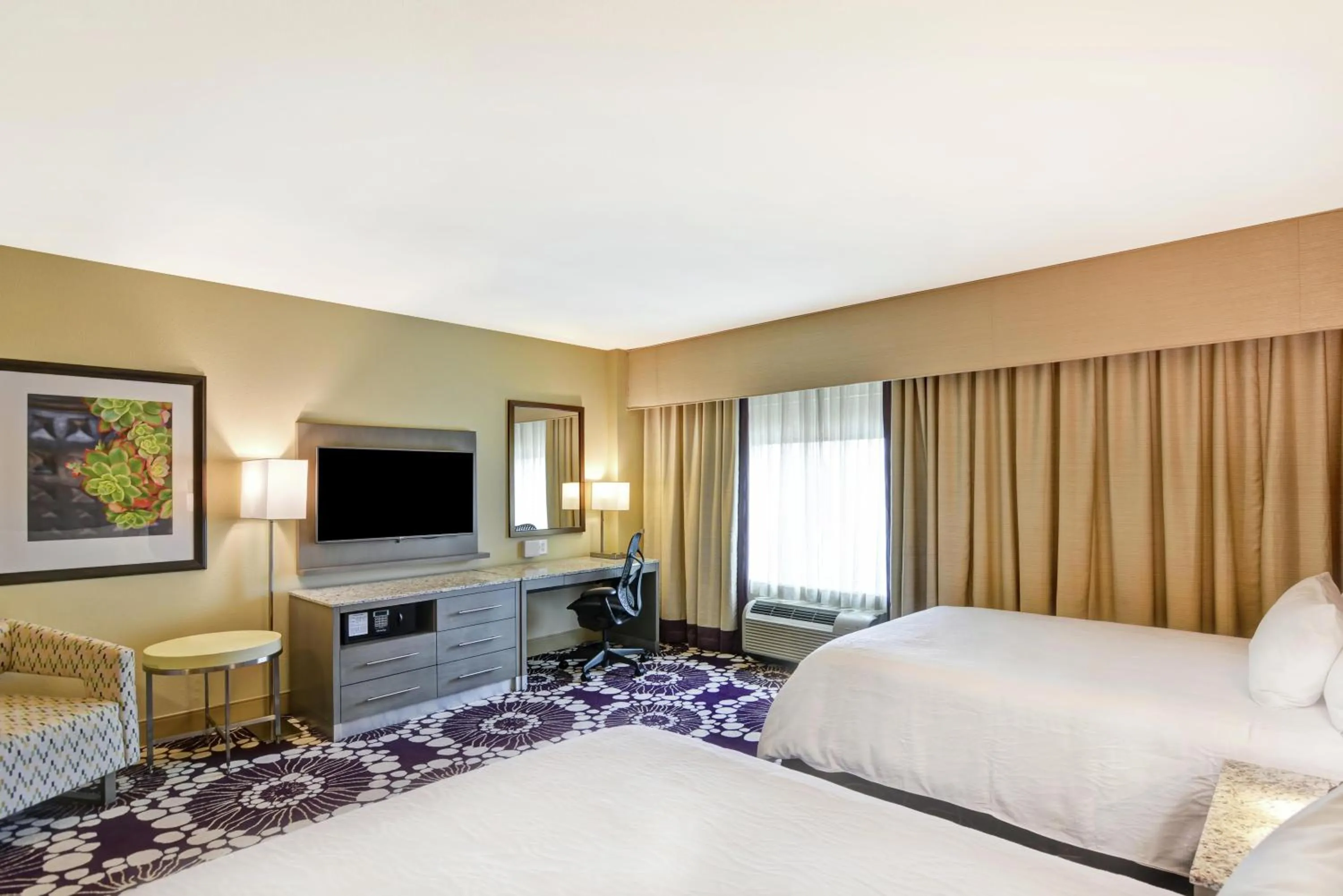 Bed in Hilton Garden Inn Raleigh/Crabtree Valley