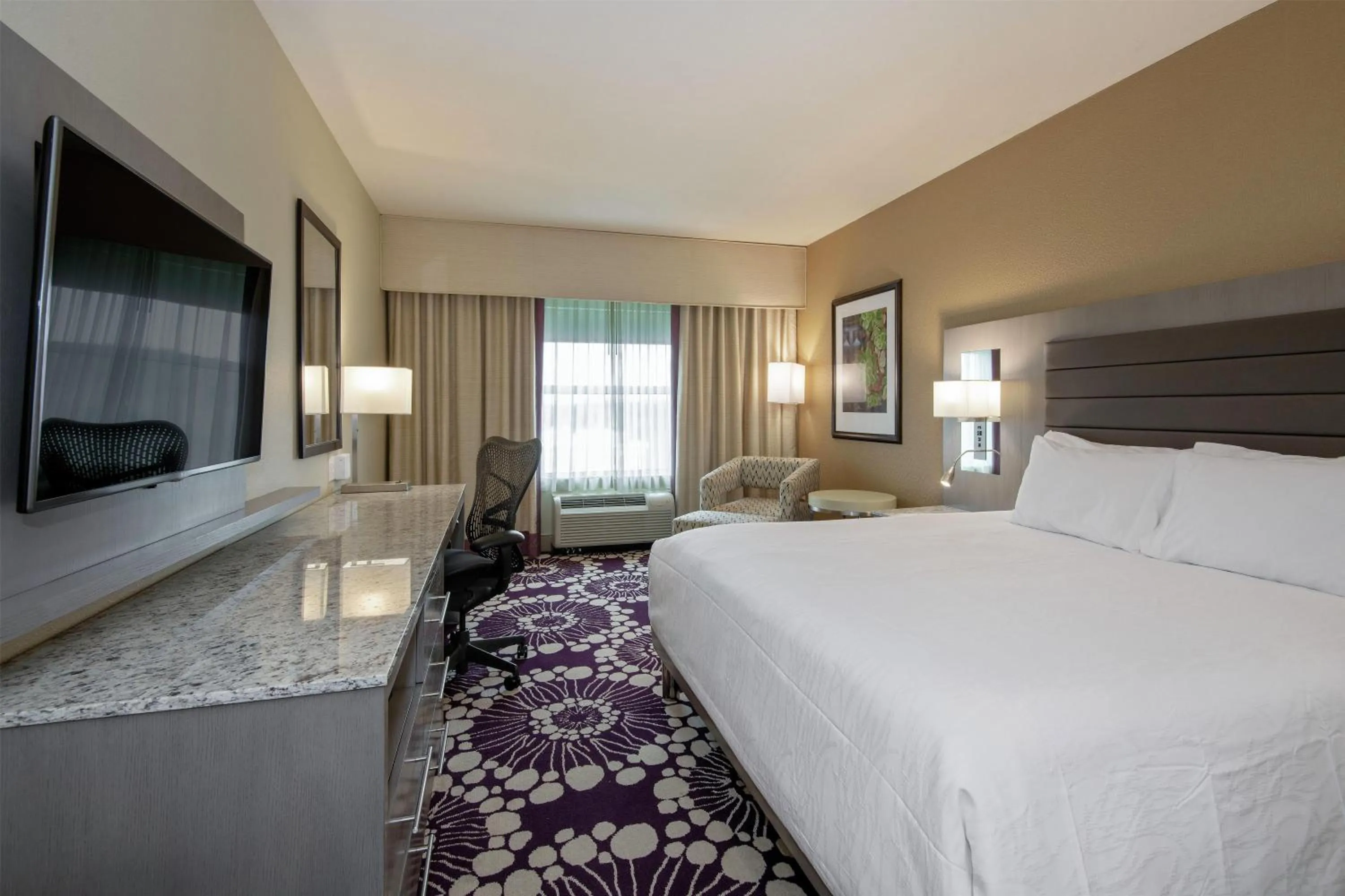 Bedroom, Bed in Hilton Garden Inn Raleigh/Crabtree Valley