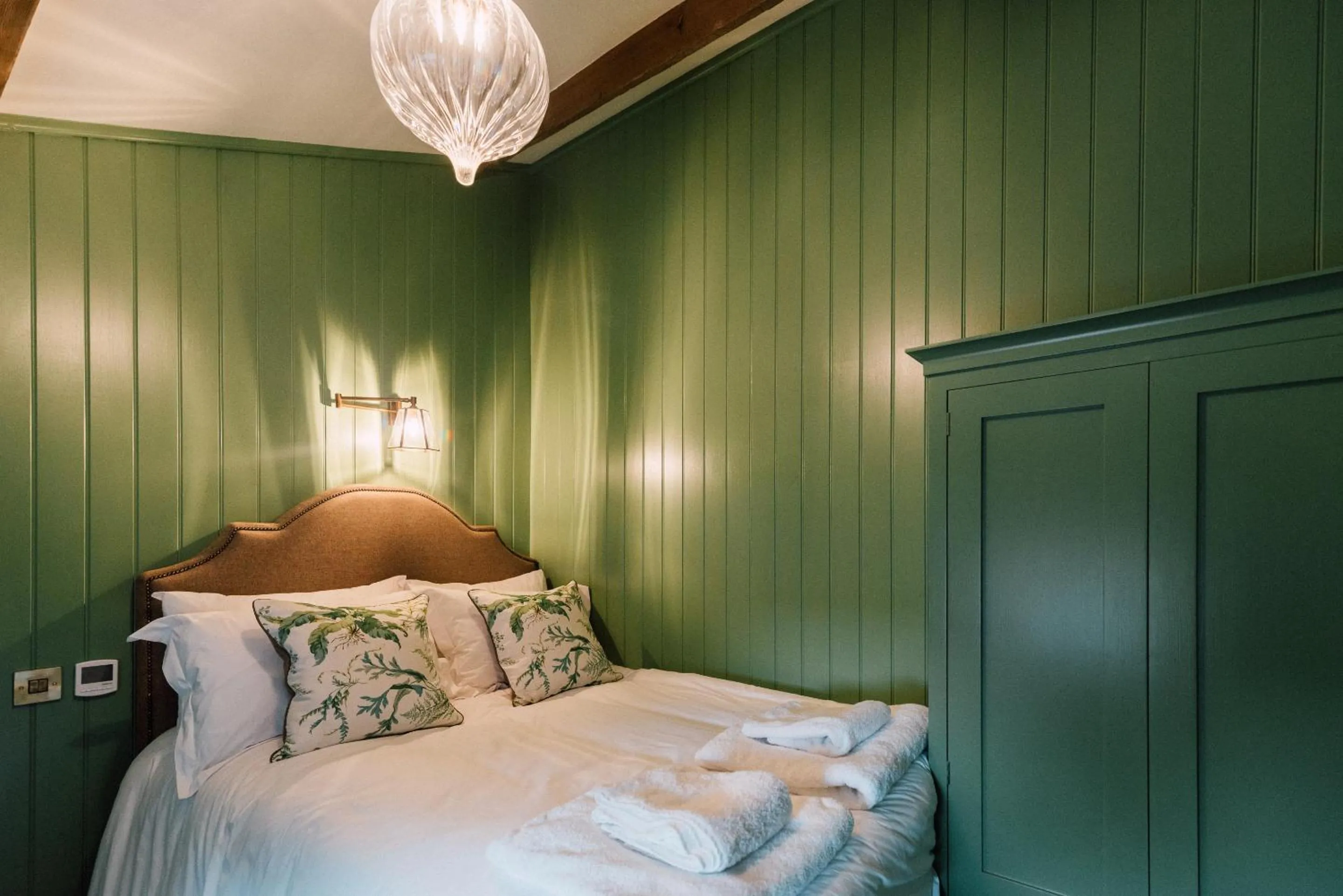 Bedroom, Bed in The Milbank Arms