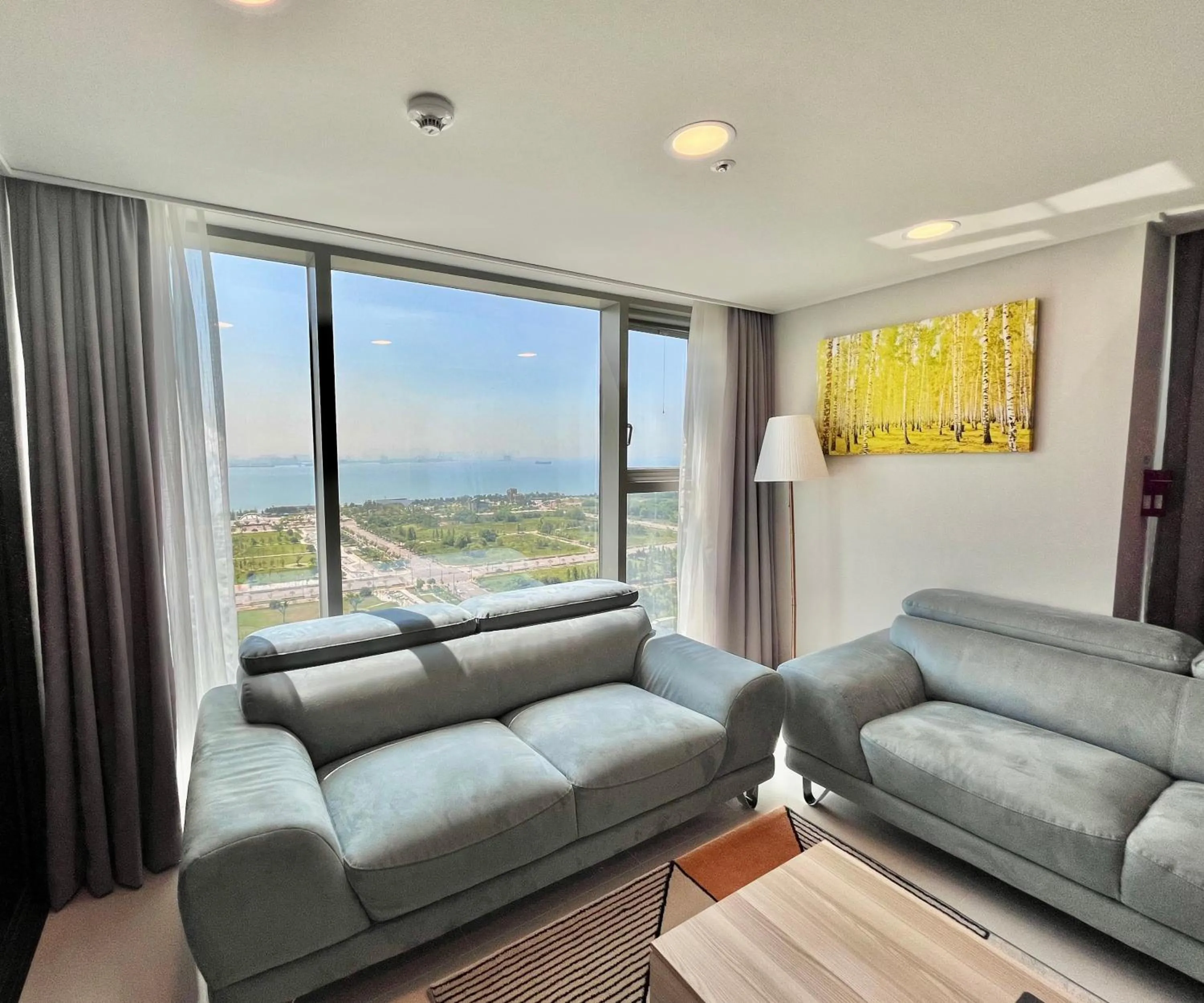 Living room in Blue Ocean Hotel 3