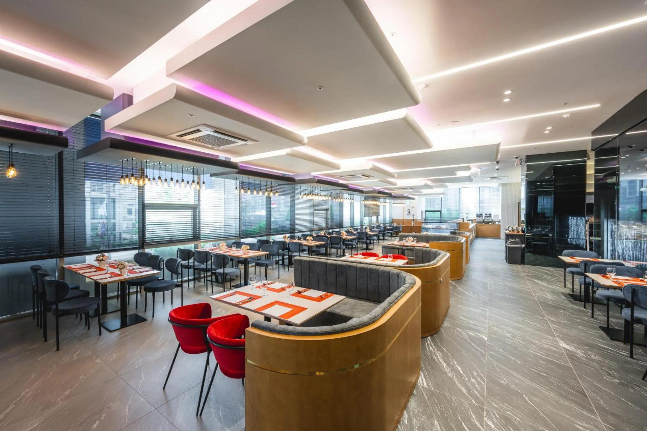 Restaurant/places to eat in Blue Ocean Hotel 3