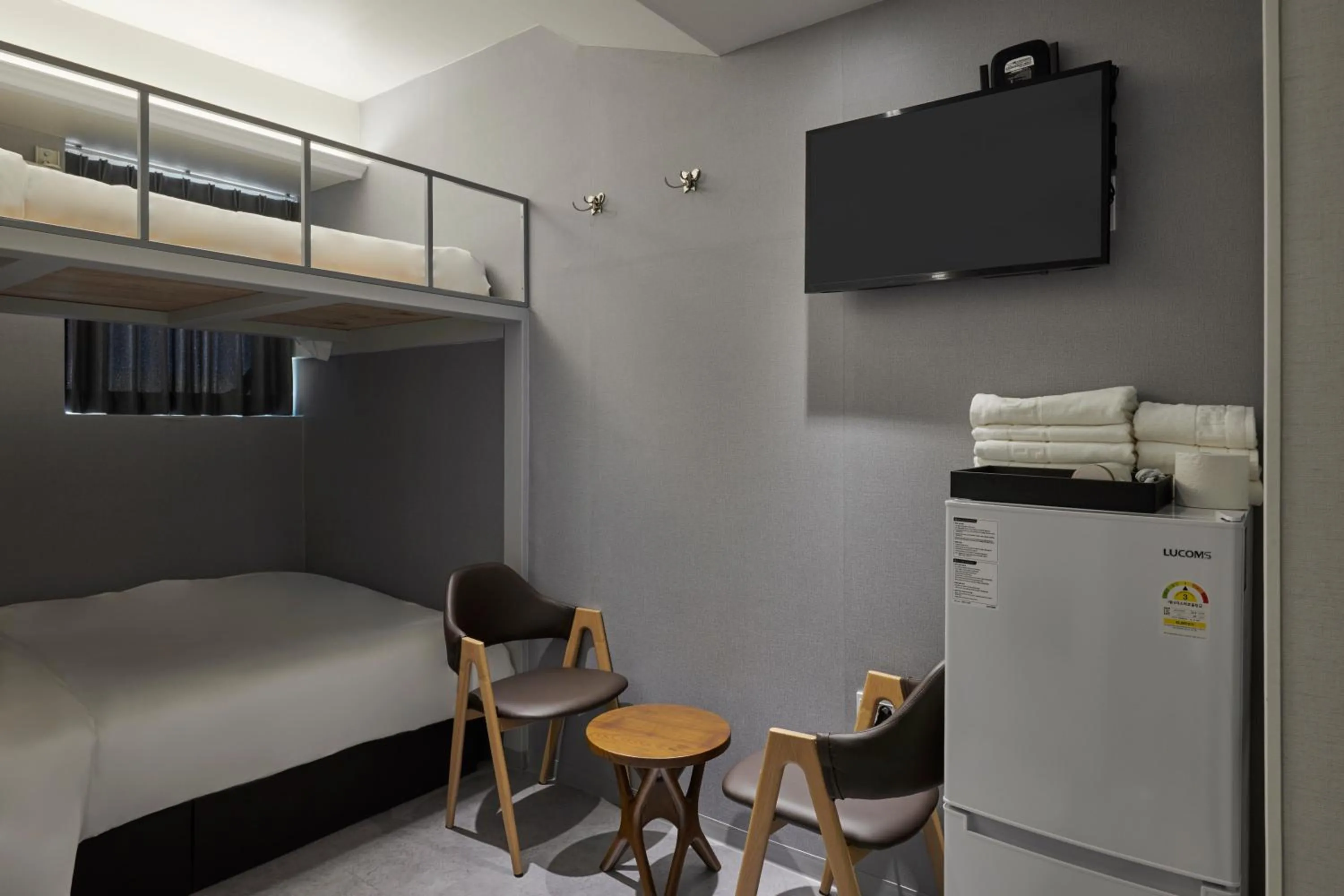Photo of the whole room, Bed in Eight Rest Hostel Jong-ro