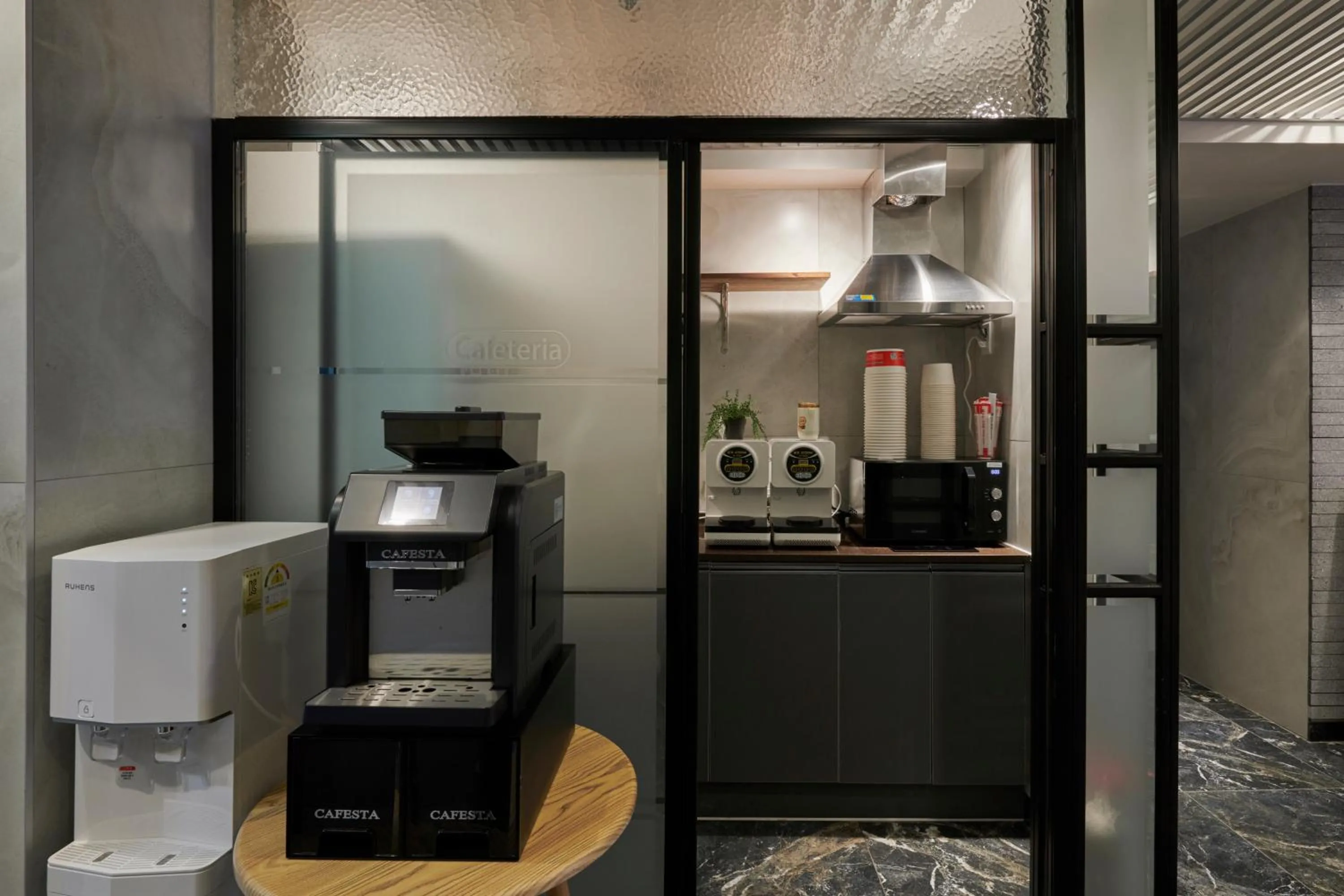 Coffee/tea facilities in Eight Rest Hostel Jong-ro