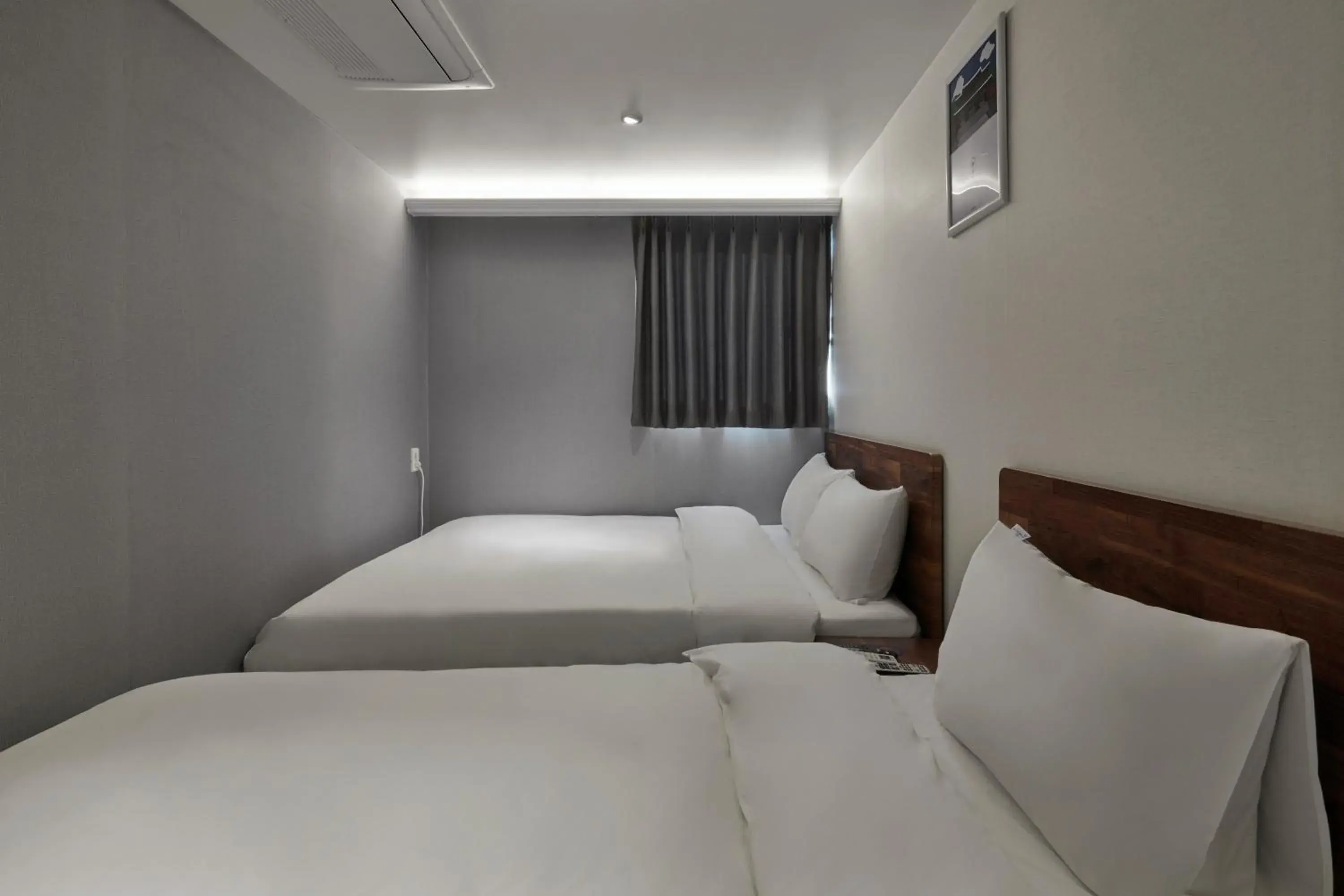 Deluxe Twin Room in Eight Rest Hostel Jong-ro Deluxe Twin Room in Eight Rest Hostel Jong-ro