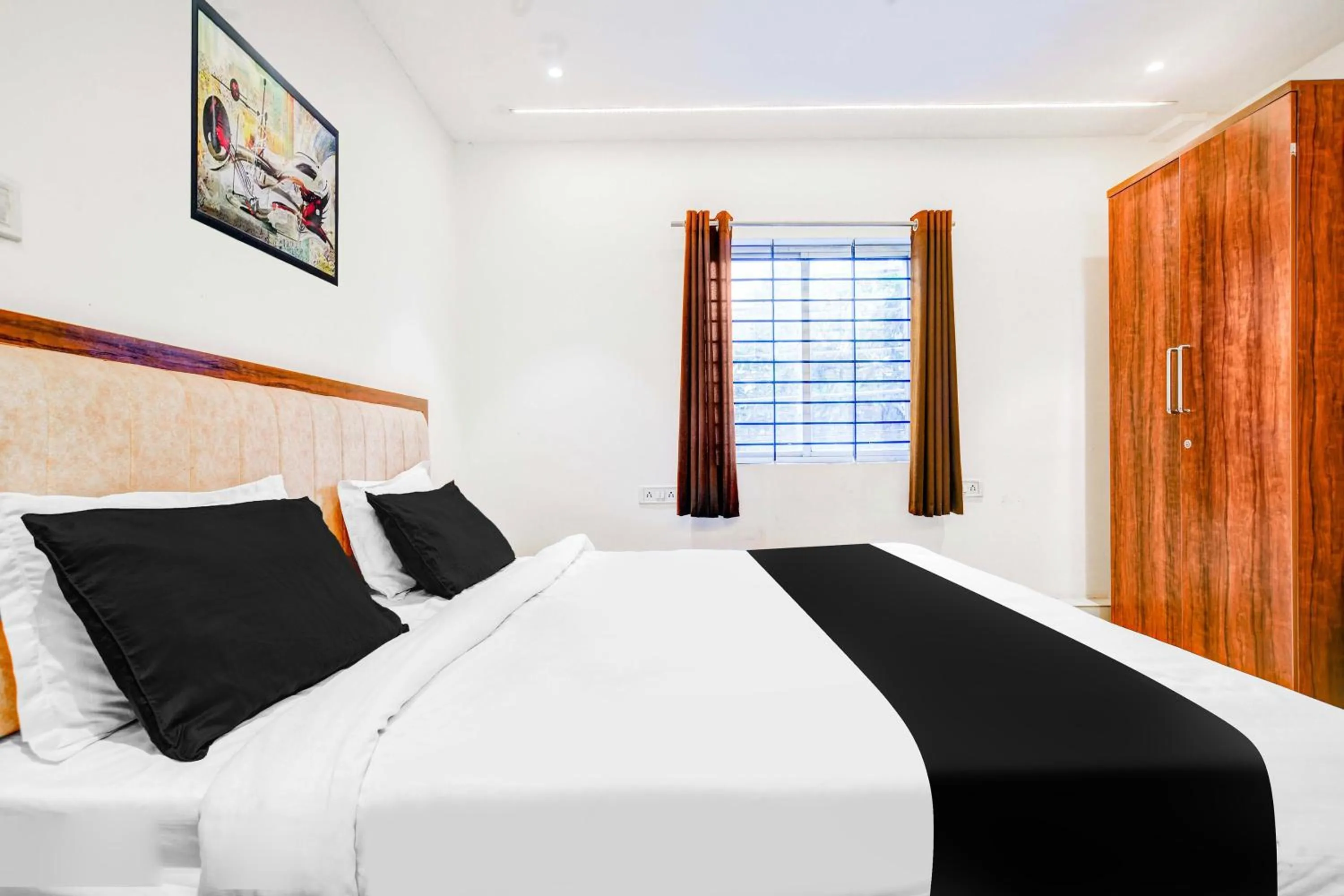 Bedroom, Bed in HOTEL O HRK INN