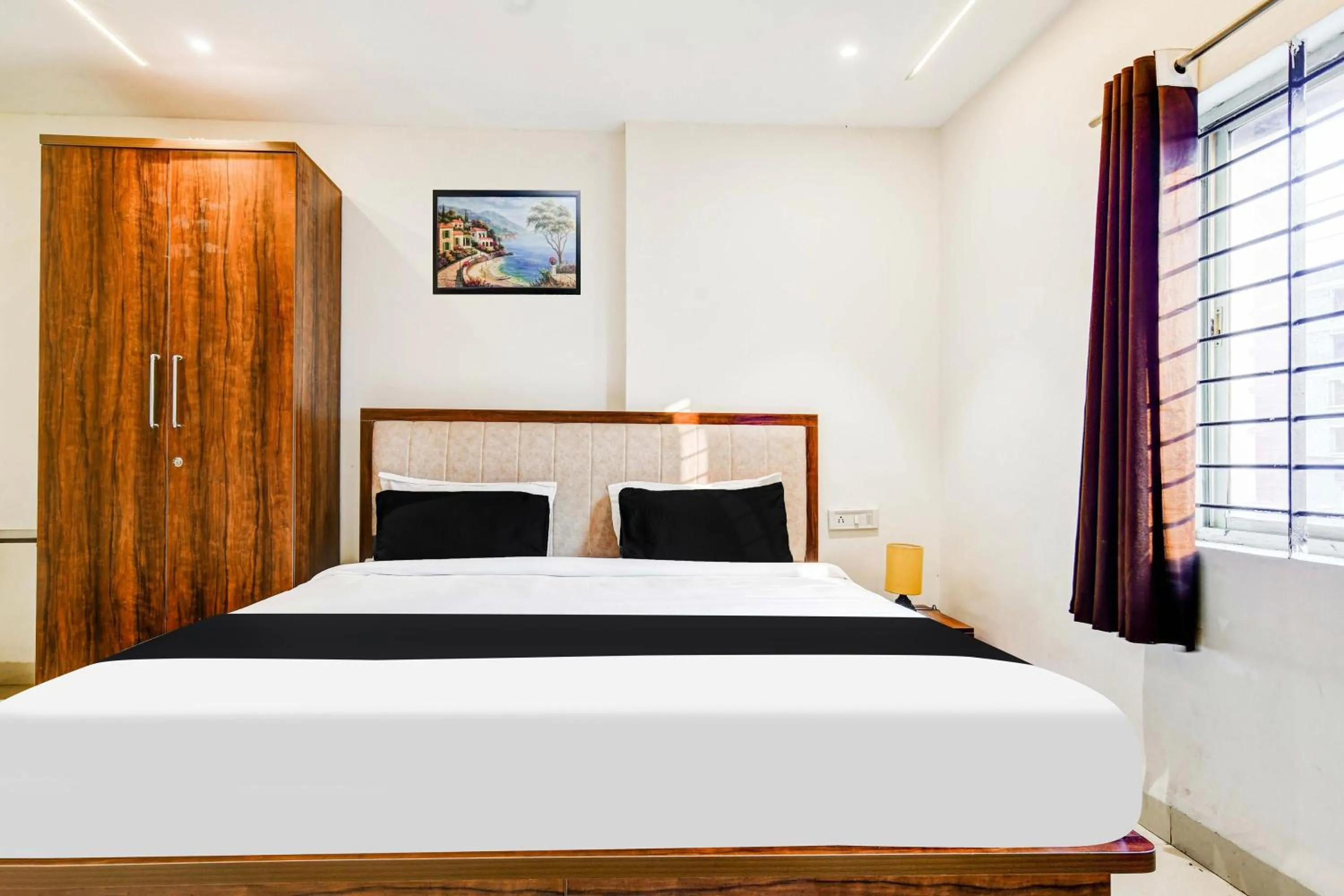 Bedroom, Bed in HOTEL O HRK INN