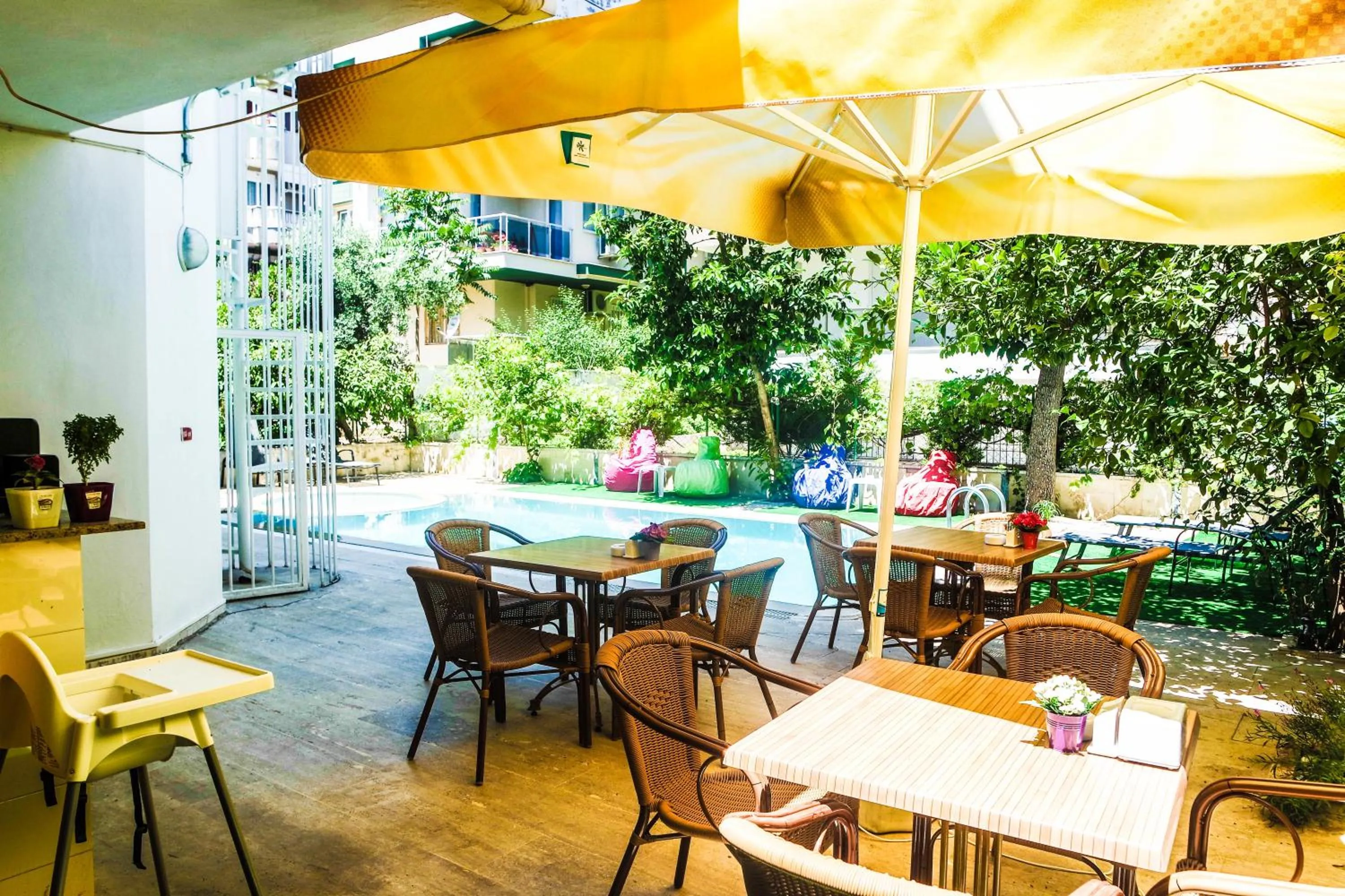 Restaurant/places to eat in Ale Park Hotel Apartments