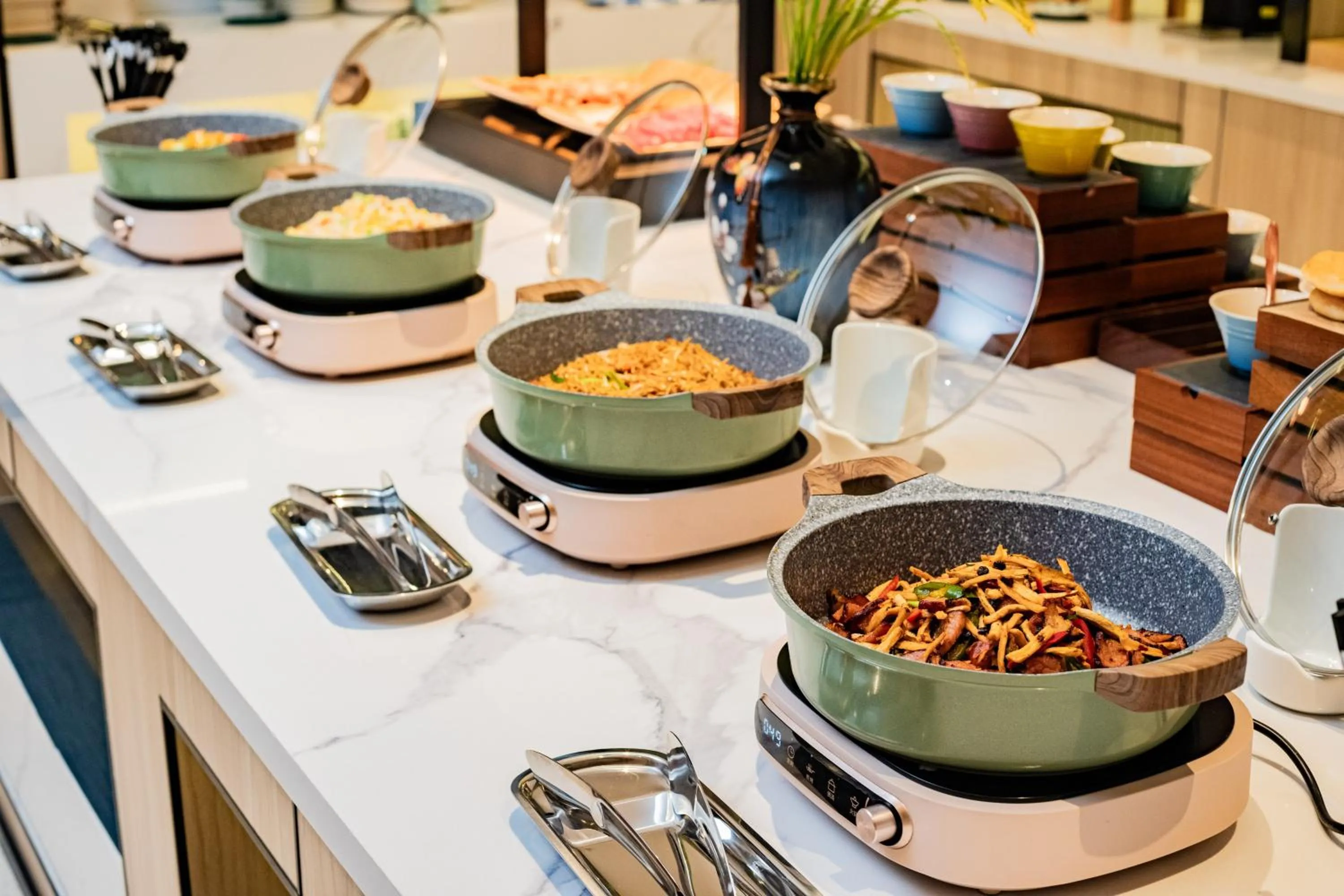 Restaurant/places to eat in Echarm Hotel Xi'an Chanba International Exhibition Center