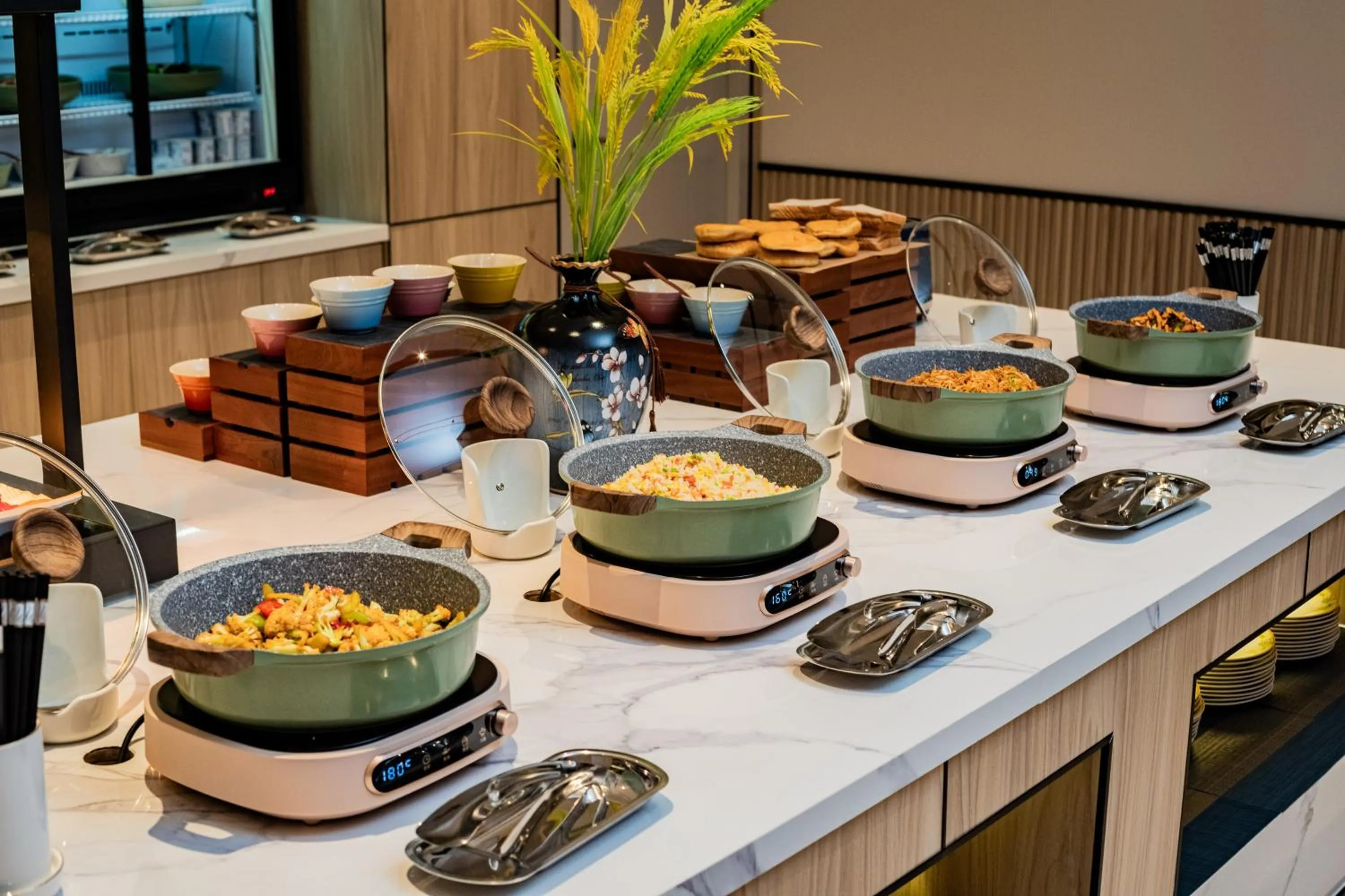 Restaurant/places to eat in Echarm Hotel Xi'an Chanba International Exhibition Center