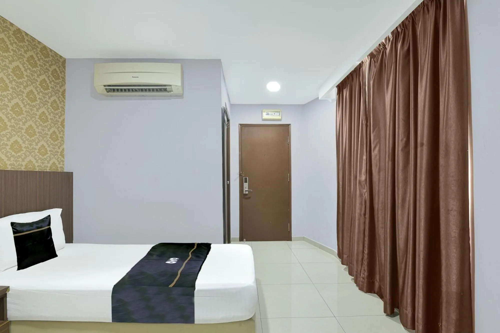 Bedroom, Bed in Hotel O Hotel Hamilas