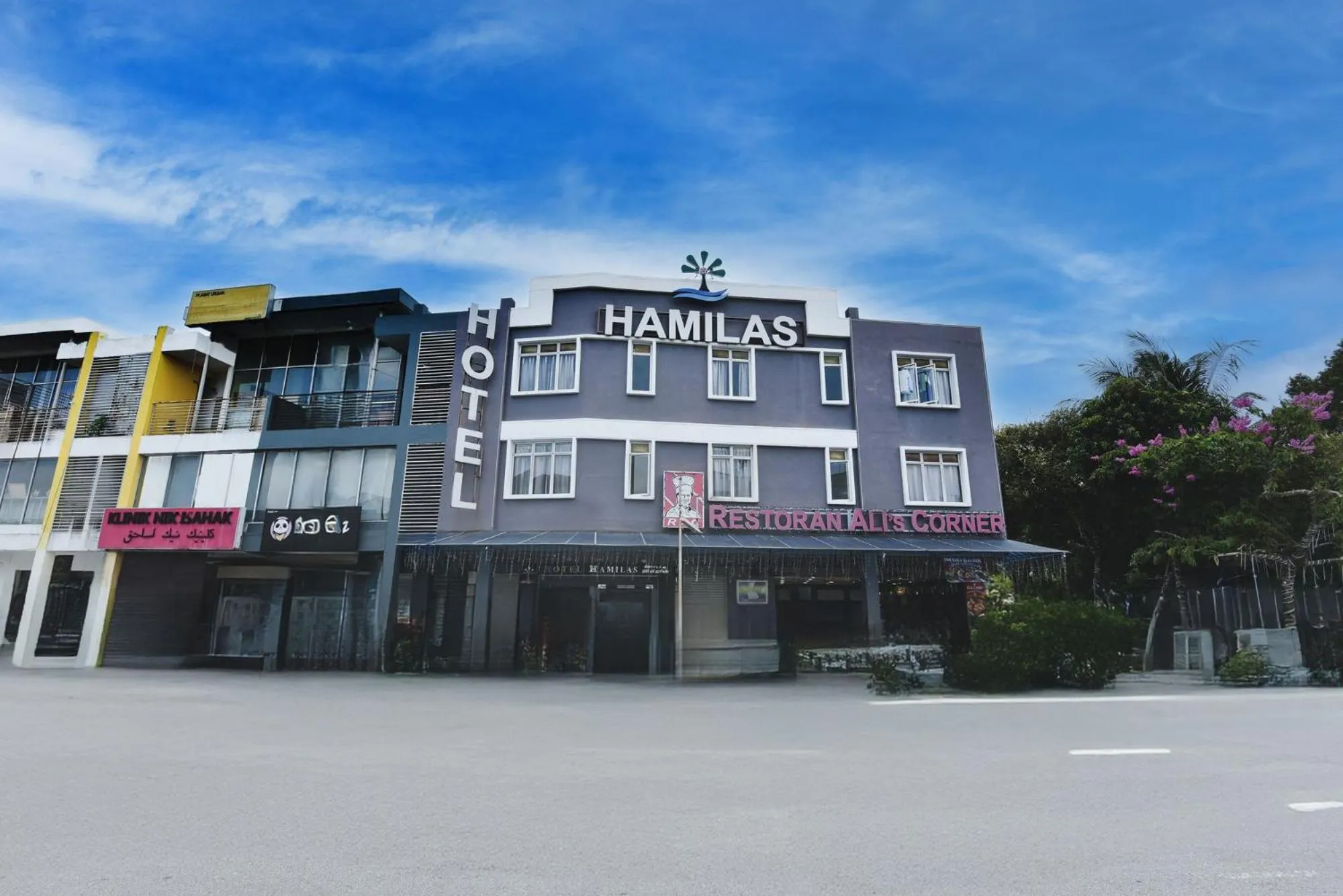 Property building in Hotel O Hotel Hamilas
