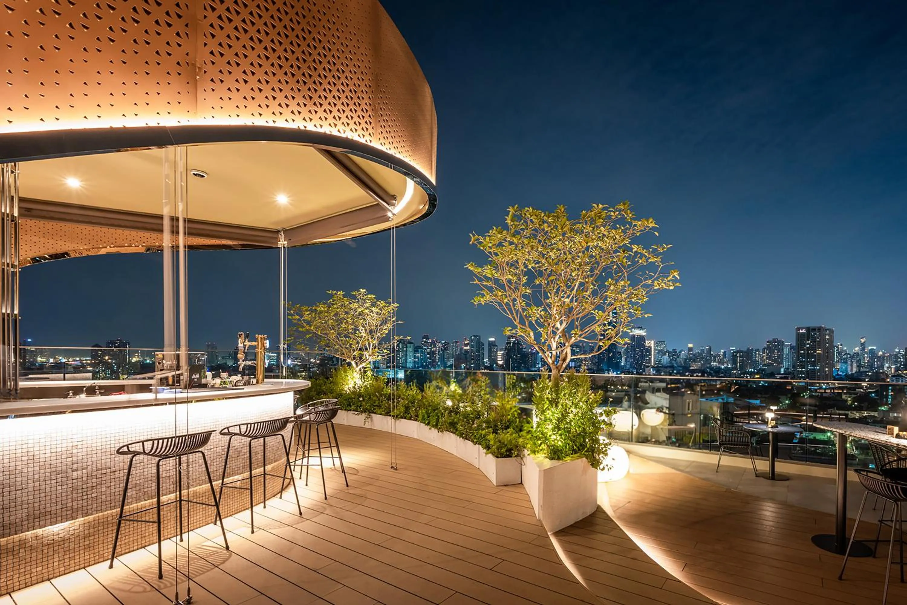 Restaurant/places to eat in Somerset Sukhumvit 71 Bangkok