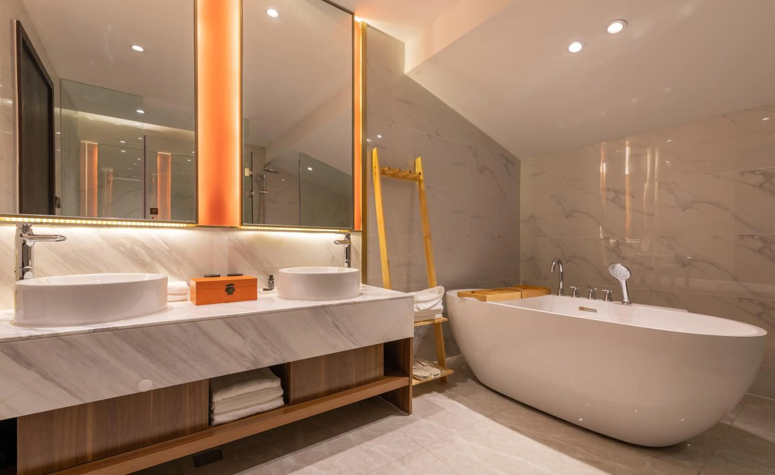 Bath in Xishang Yunjian Holiday Hotel