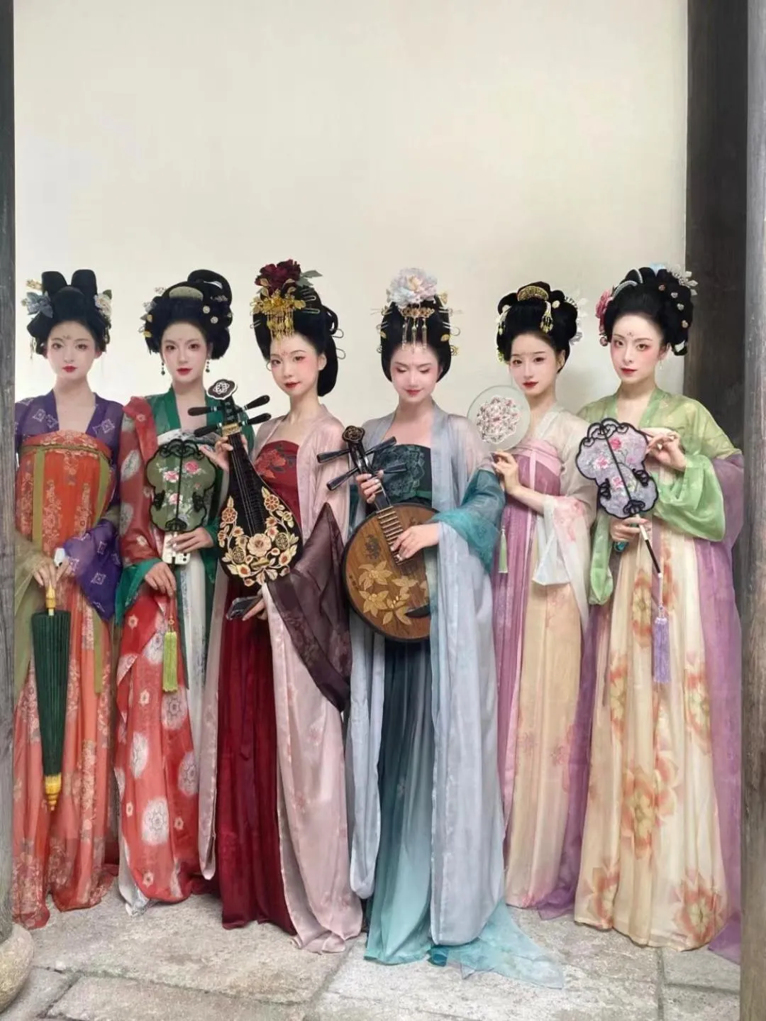 People in Xishang Yunjian Holiday Hotel