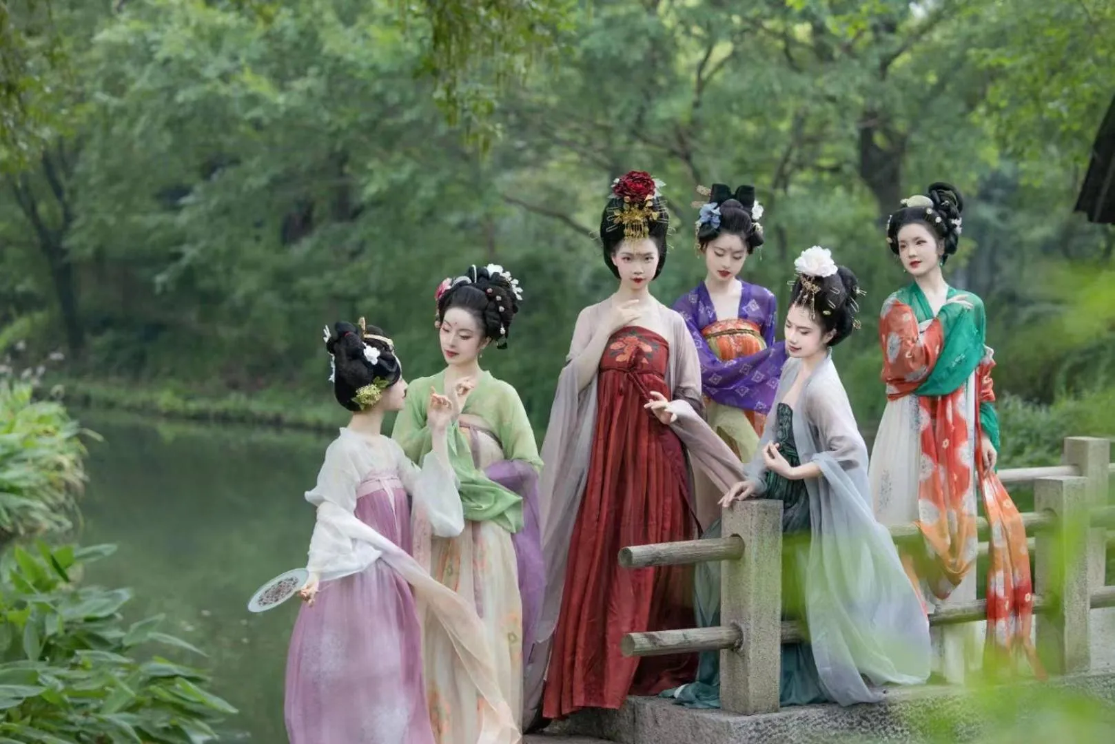 People in Xishang Yunjian Holiday Hotel