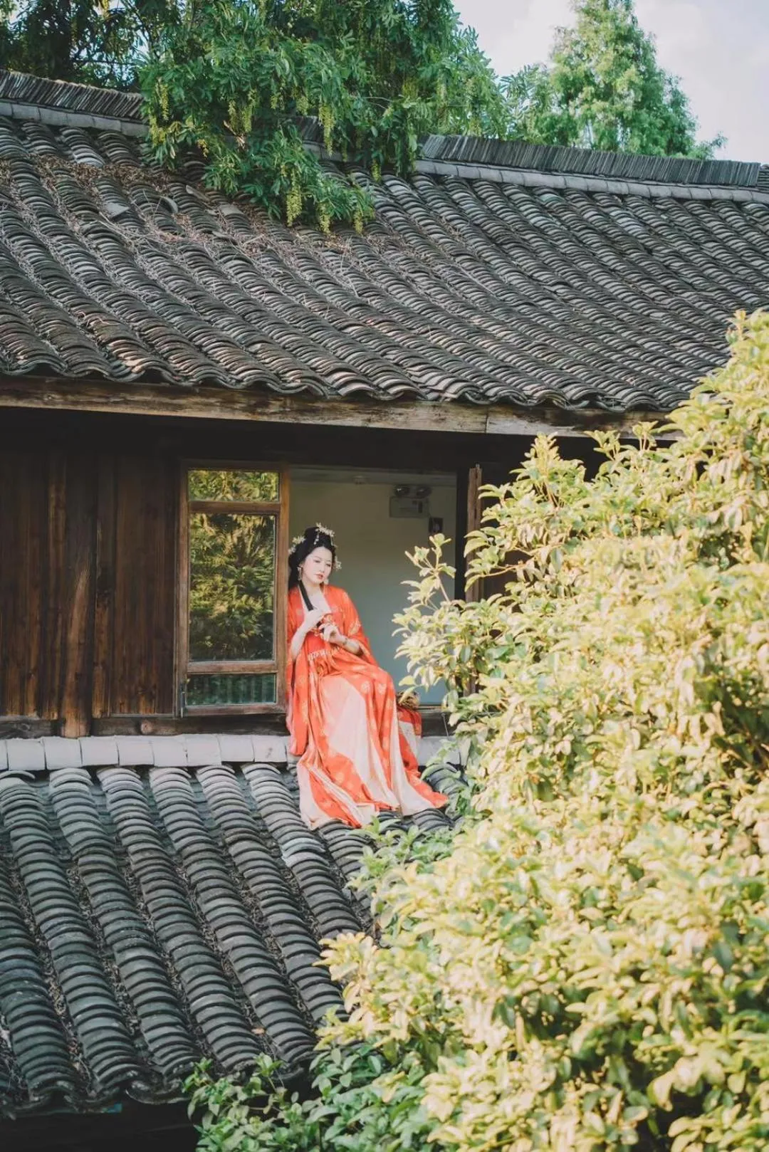 People in Xishang Yunjian Holiday Hotel