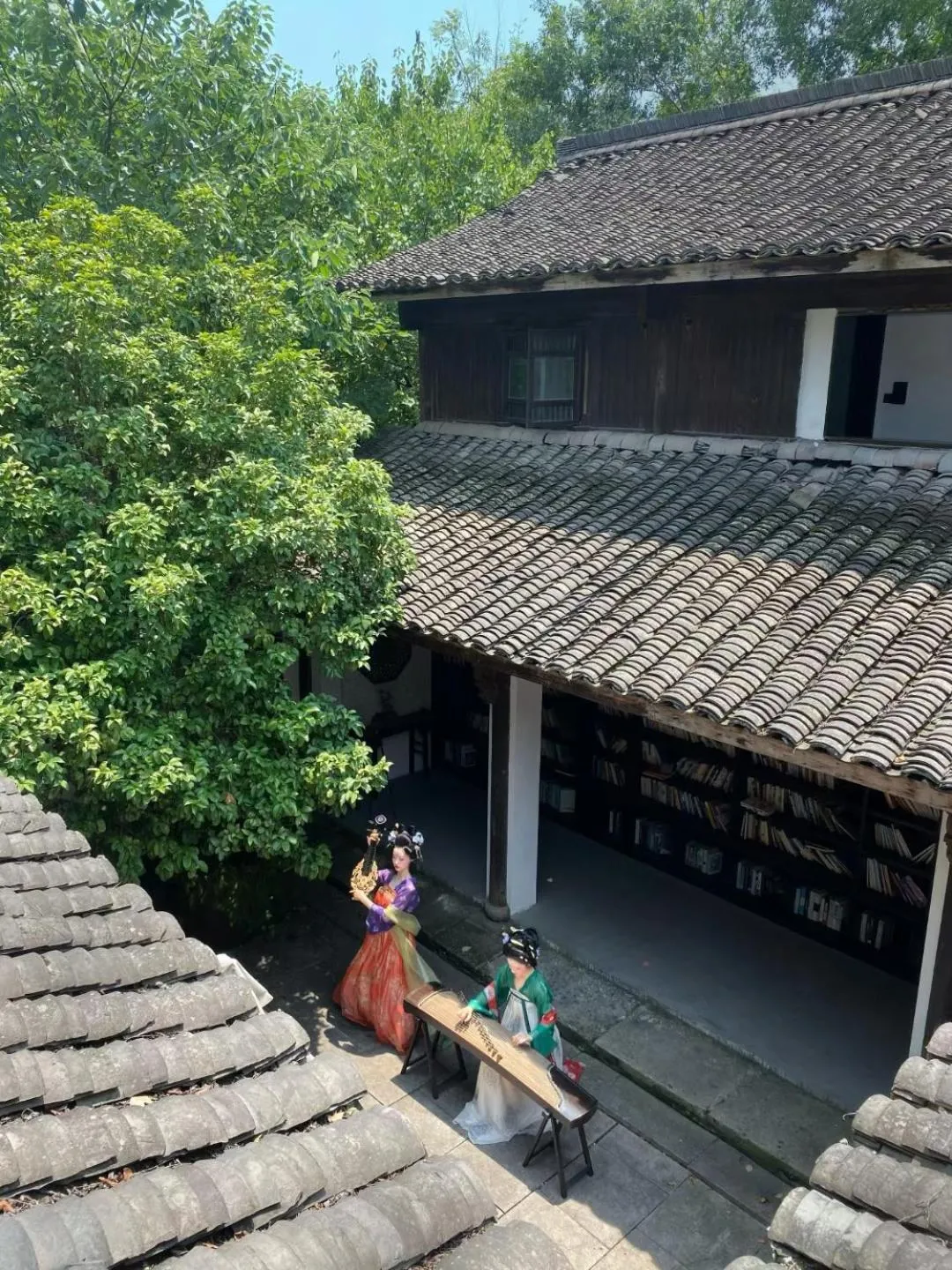 People in Xishang Yunjian Holiday Hotel