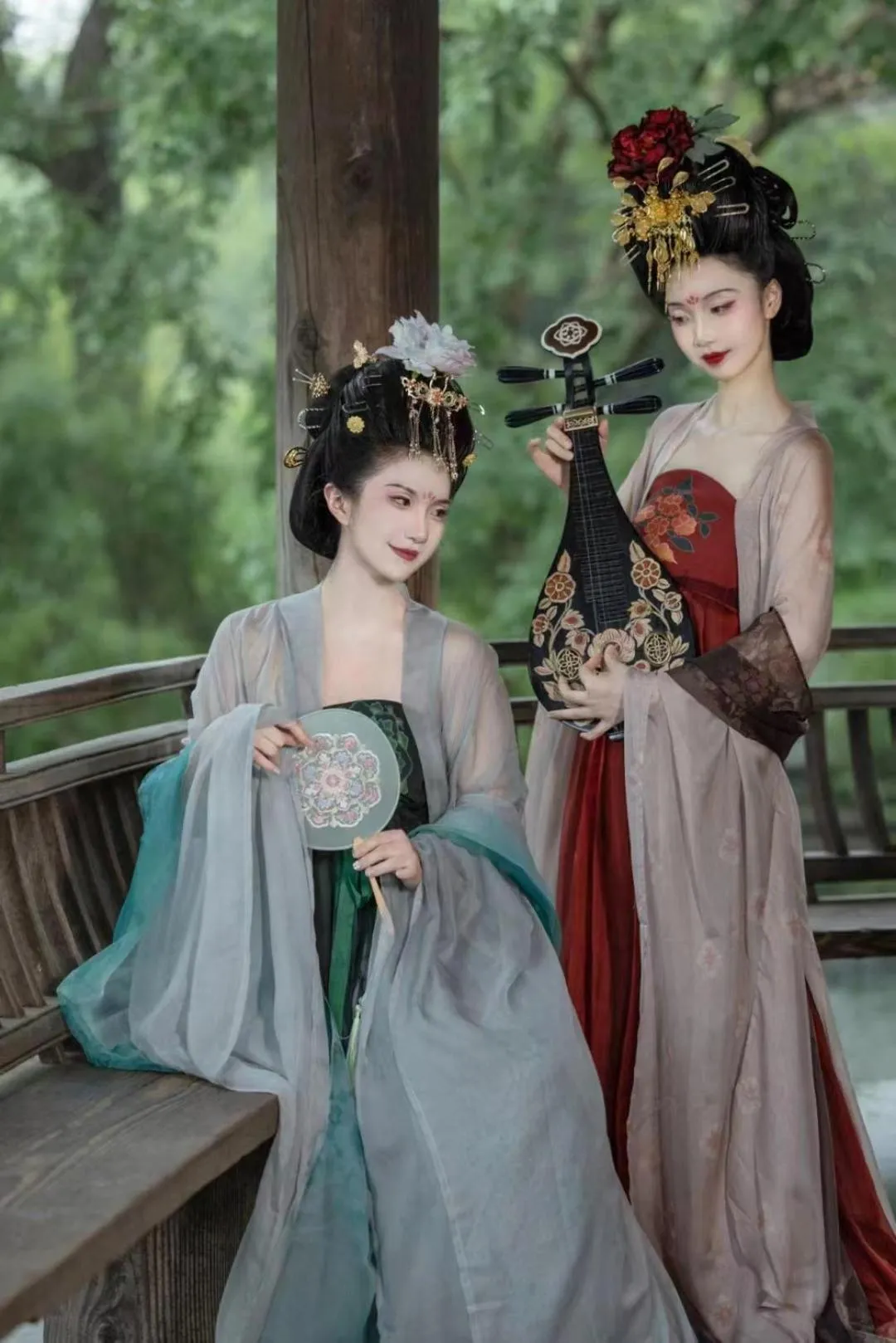 group of guests in Xishang Yunjian Holiday Hotel