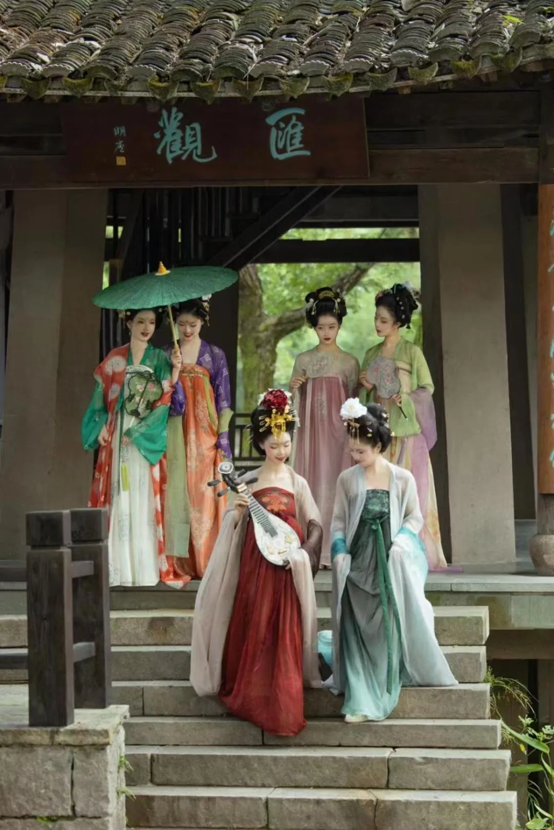 People in Xishang Yunjian Holiday Hotel