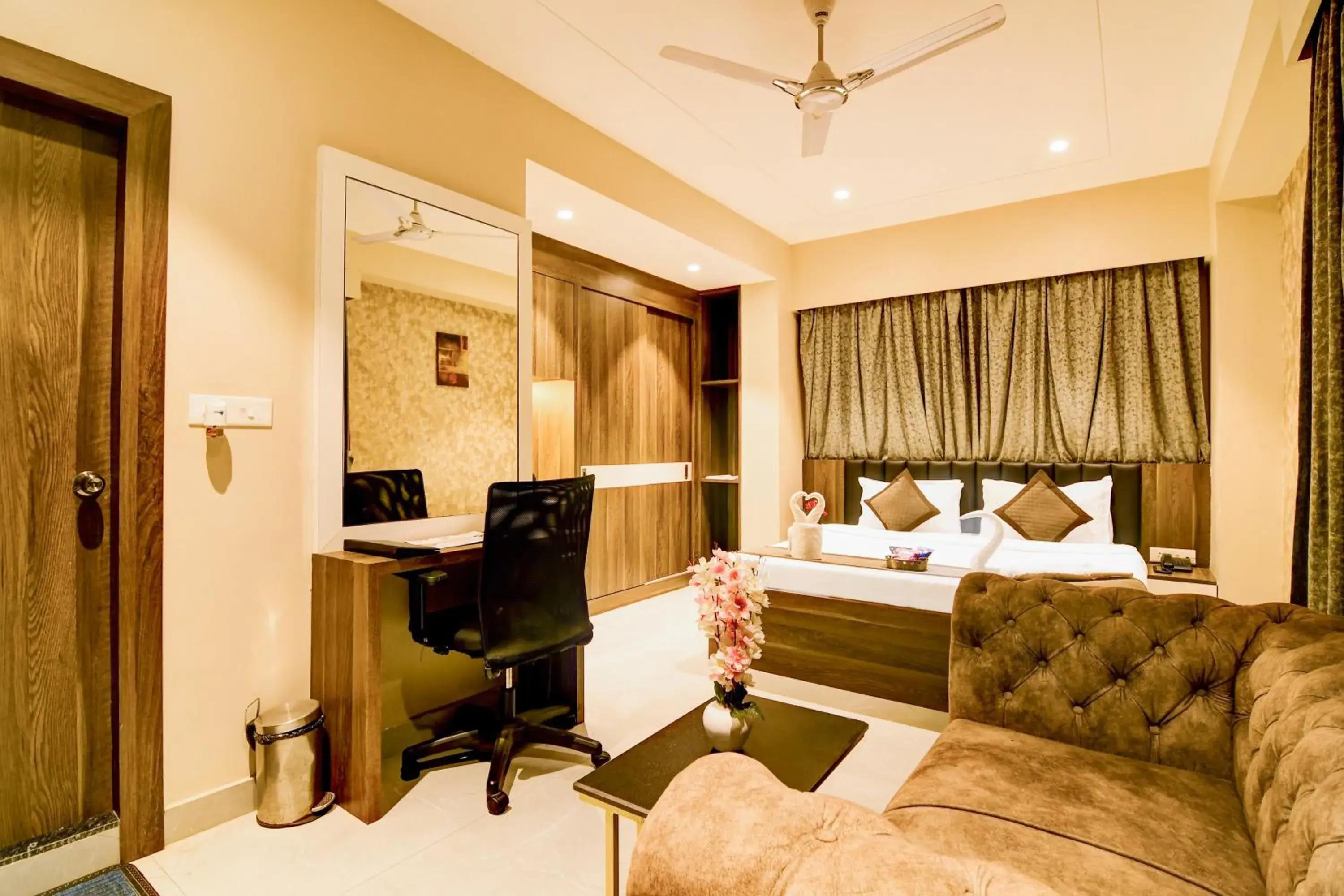 Queen Room in Urban Cliff A Boutique Hotel Queen Room in Urban Cliff A Boutique Hotel