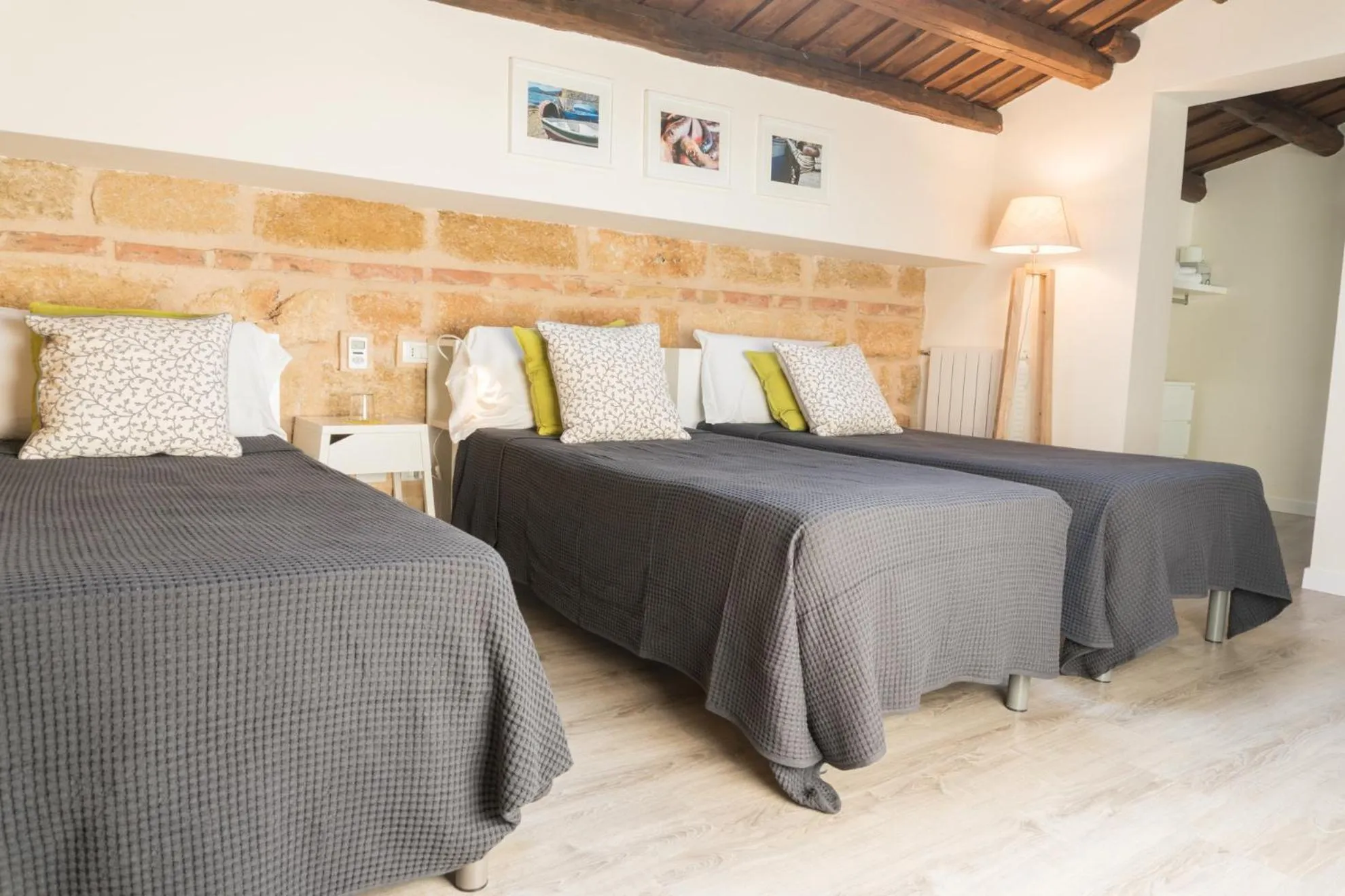 Photo of the whole room, Bed in B&B Cannoli