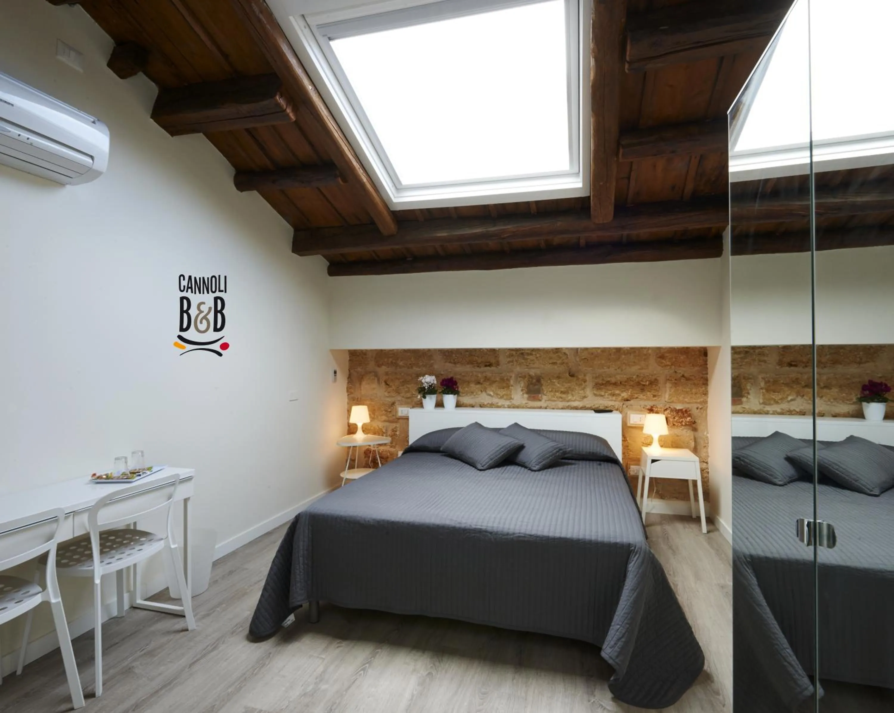 Bedroom, Bed in B&B Cannoli