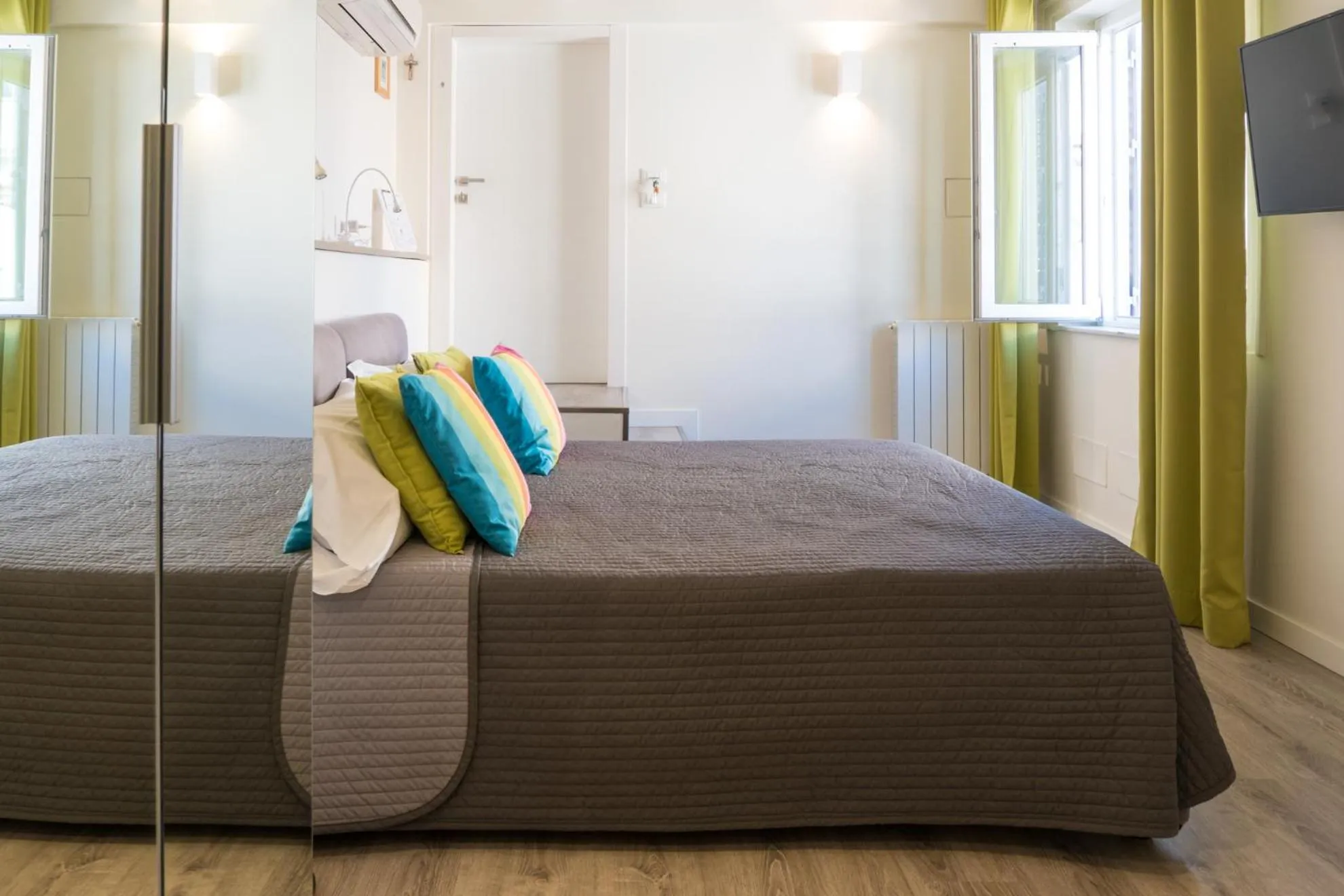 Photo of the whole room, Bed in B&B Cannoli