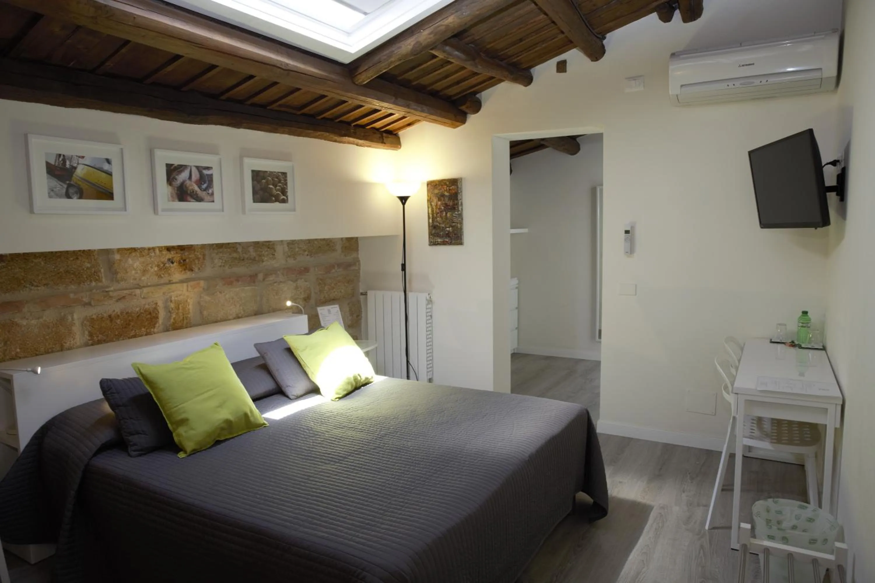 Photo of the whole room, Bed in B&B Cannoli