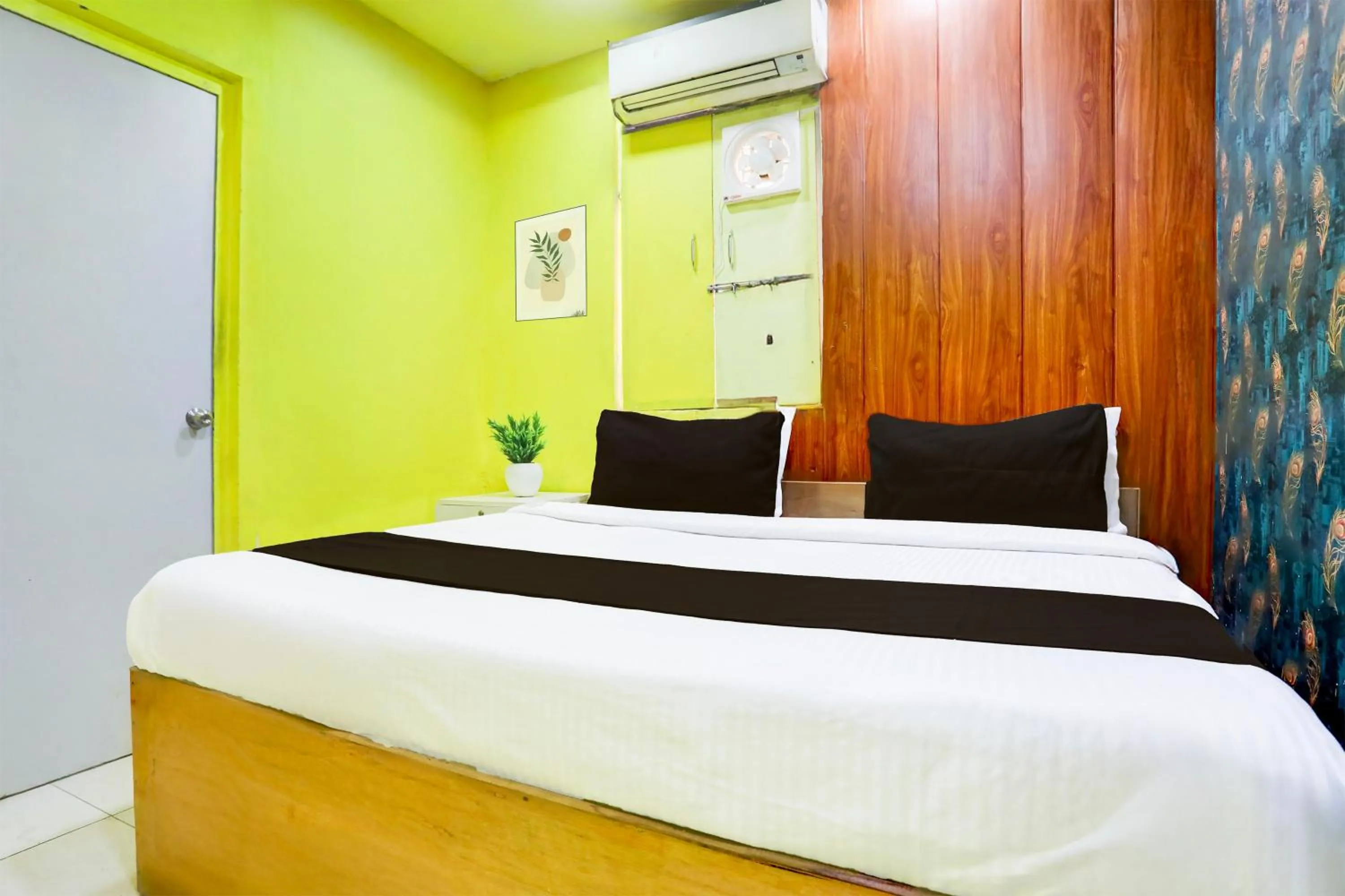 Bedroom in Hotel O A K Residency